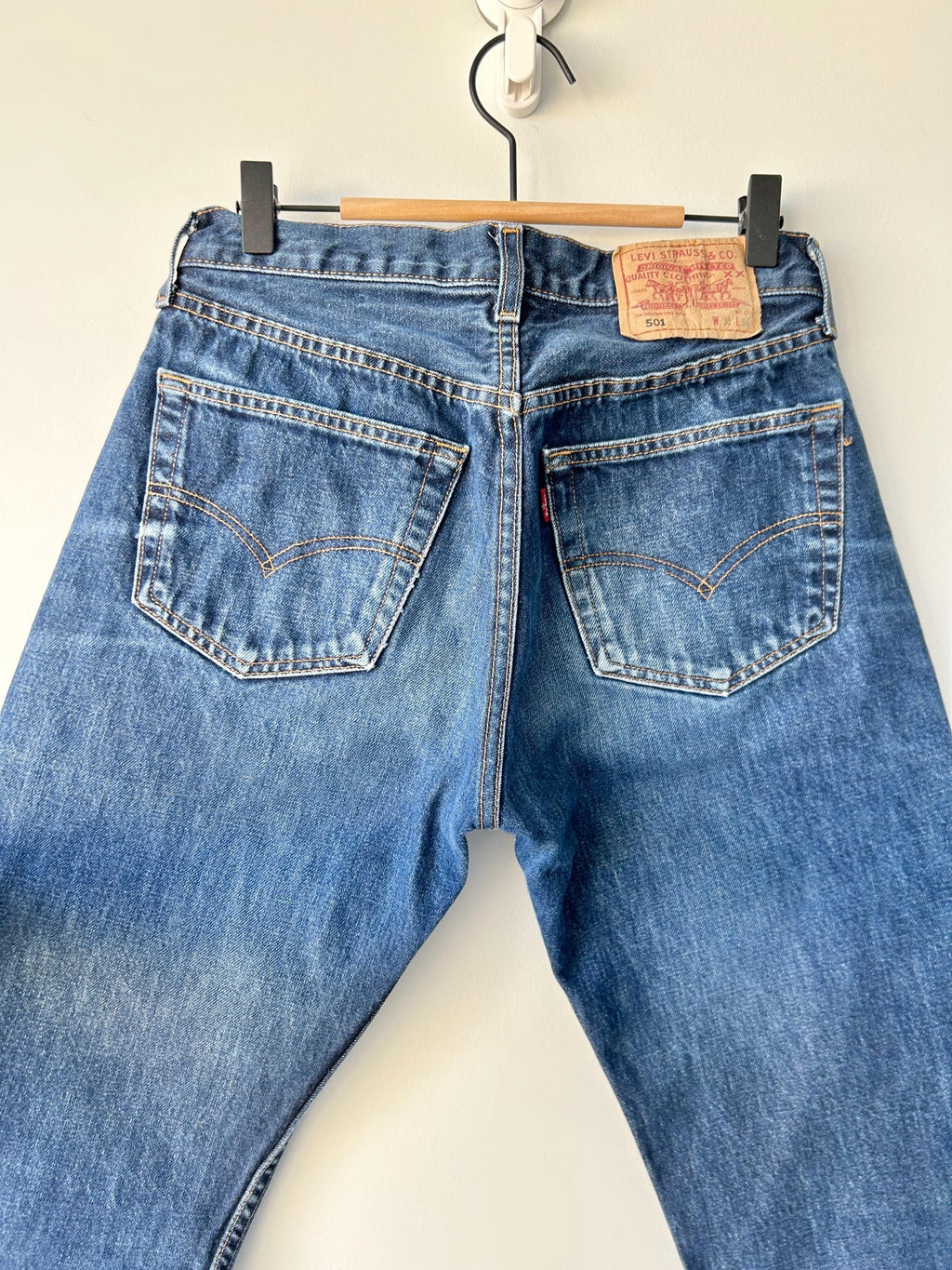 w28 L31 Levis 501 vintage dark indigo blue shade straight leg jeans made in Spain 501 vintage 28” waist decuk