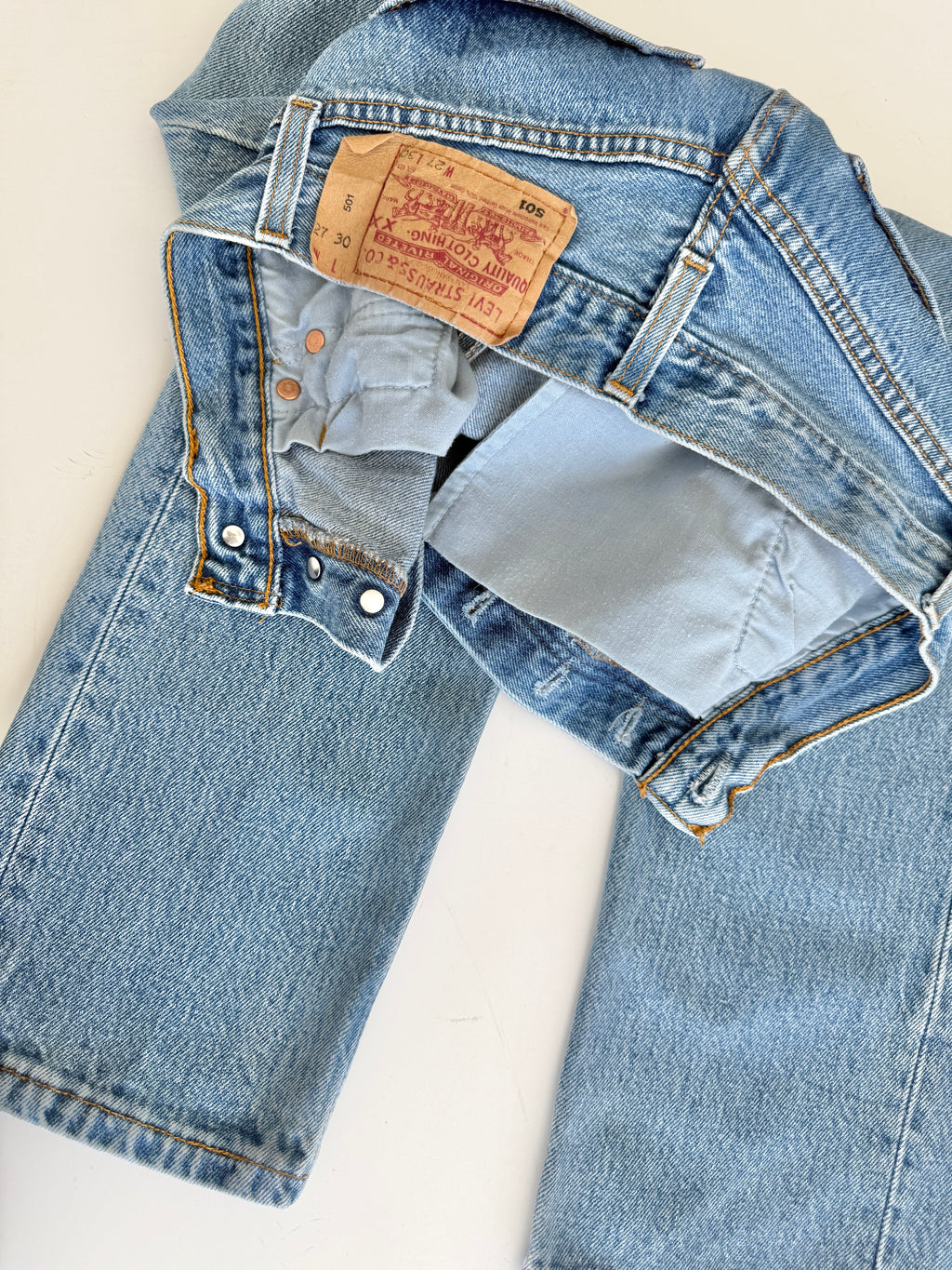 W24 L30 vintage Levis 501 23/24” medium blue Levi’s 501s