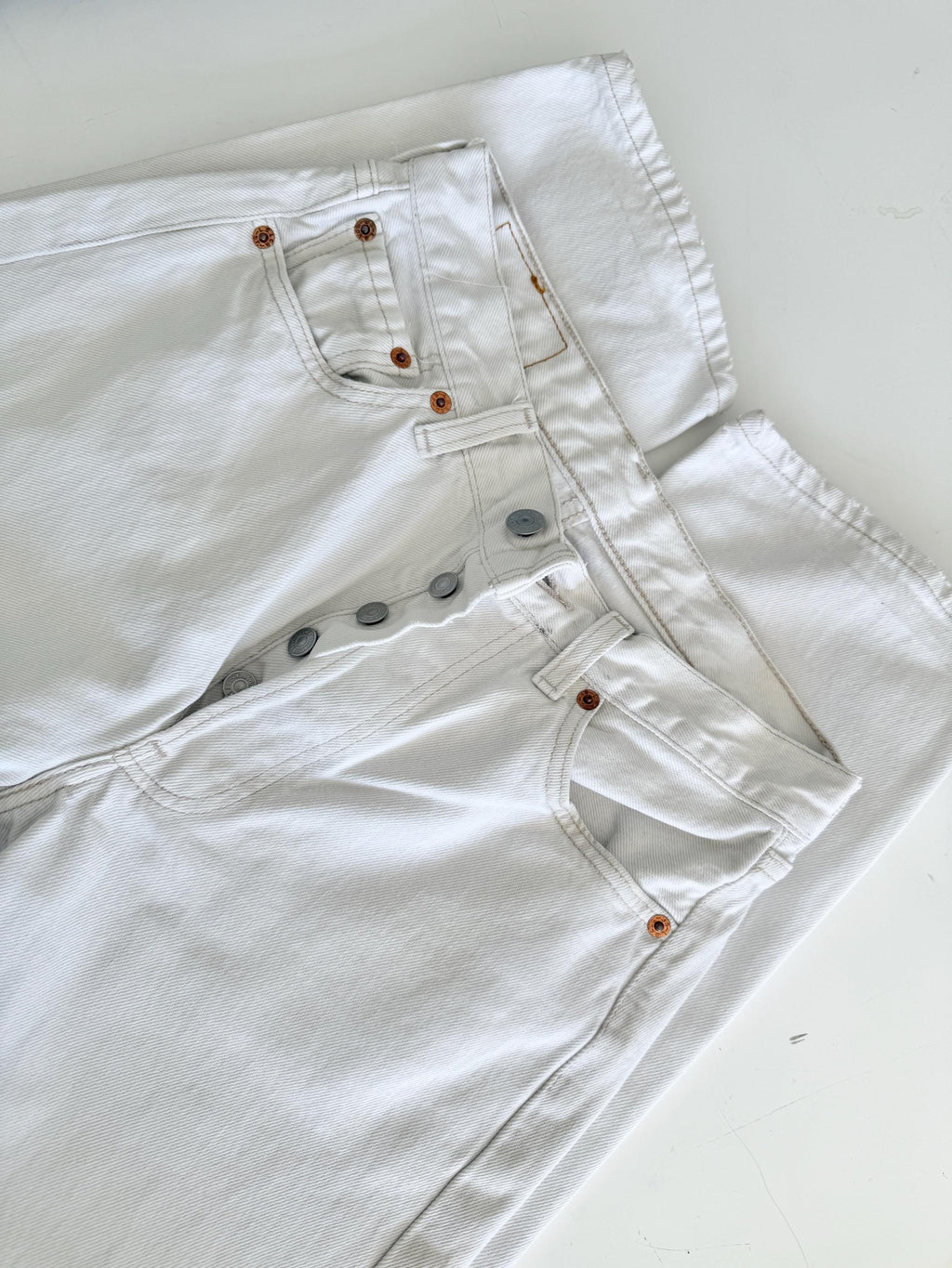 W27 L33 Levis 501 vintage 26-27” waist off white 501s made in Spain 90s