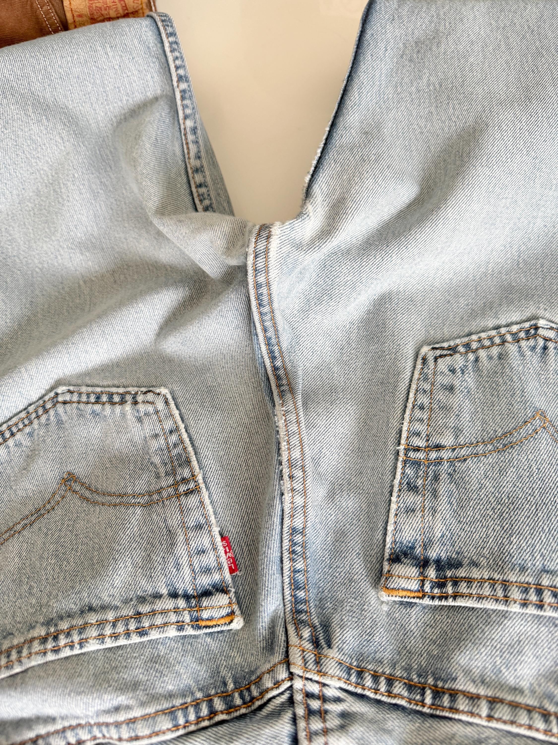 W29 L35 vintage Levis 501 29” measured stone wash light blue made in USA 90s