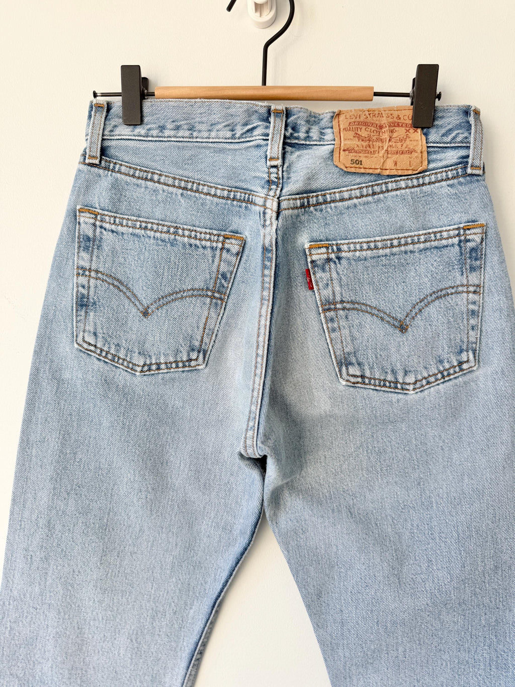 W25 L31 vintage Levis 501 24-25” measured light blue made in 90s