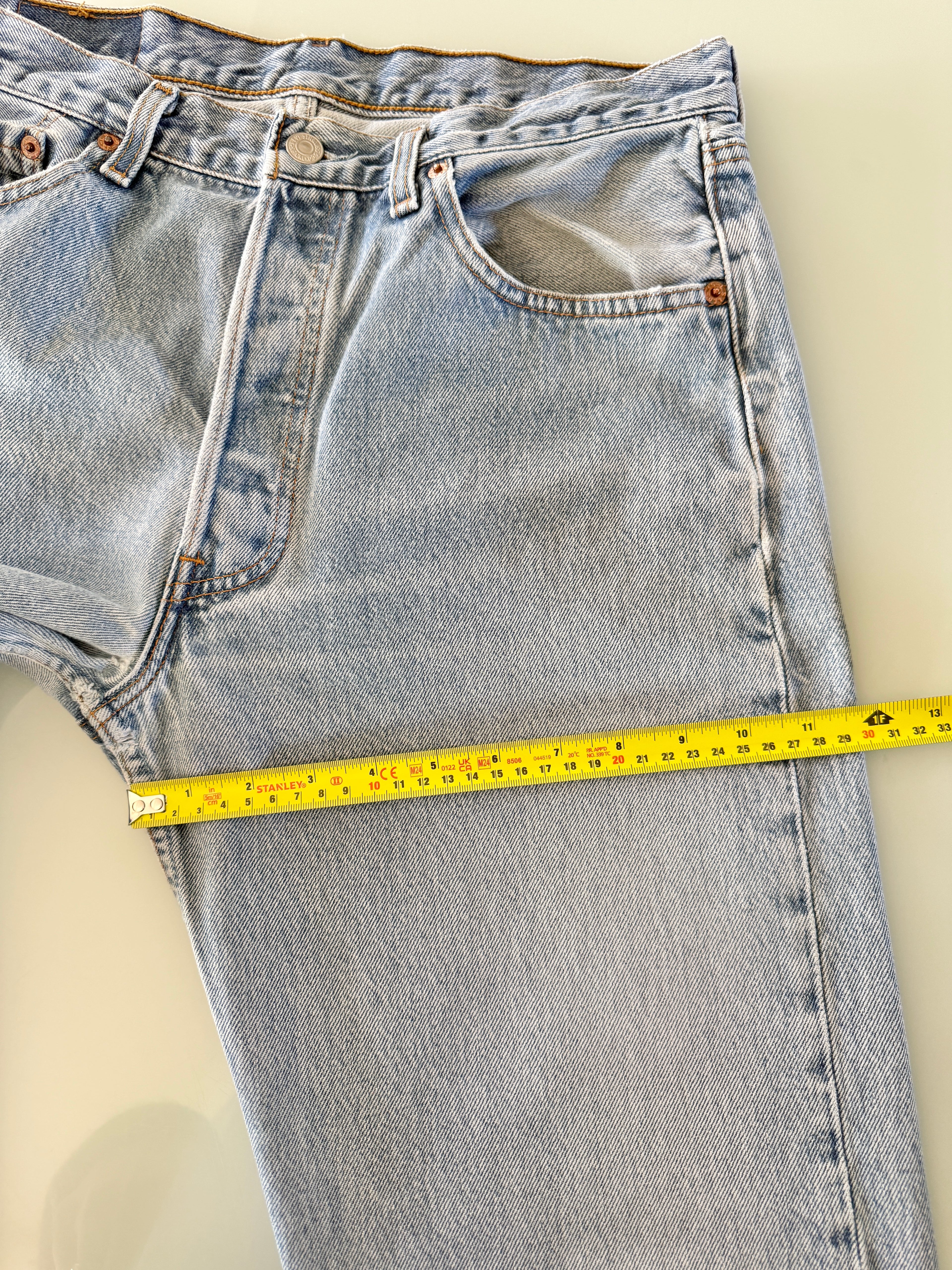 W31 L31 vintage Levis 501 30/31” measured lighter blue 90s USA Levi’s 501s