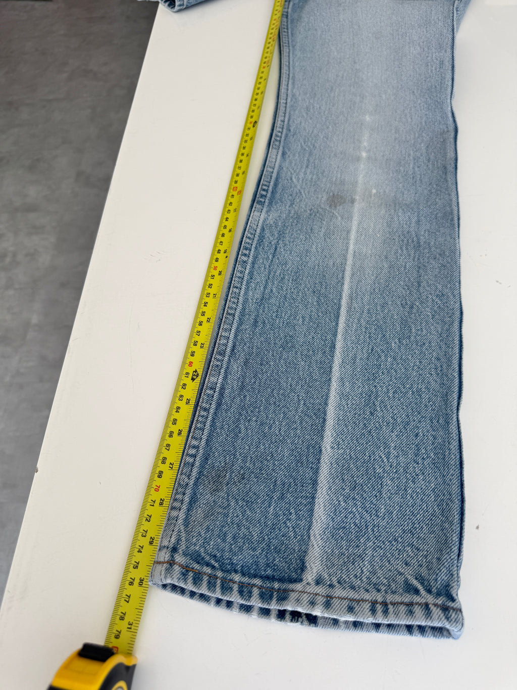 W25 L30 vintage Levis 716 25” measured waist light faded blue USA 70s 716s