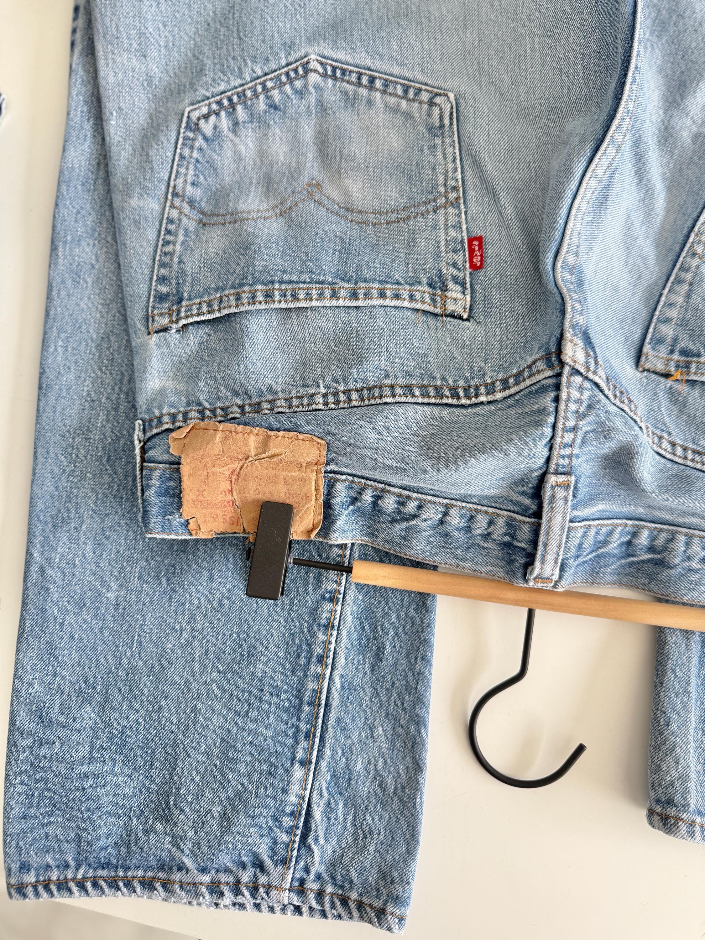 W33 L31 selvedge vintage Levis 501 32-33” measured waist faded light blue made in 70s