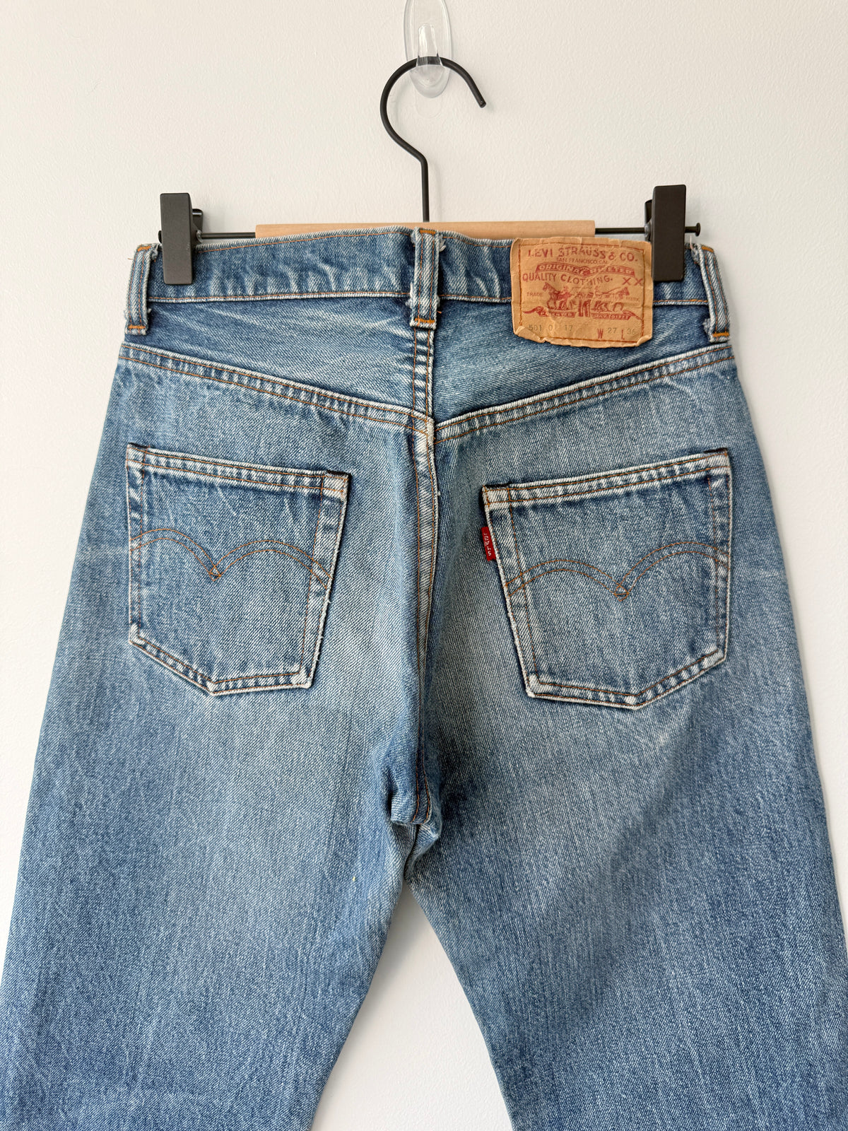 W26 L28 vintage Levis 501 dark blue 25/26” measured waist 501s 80s