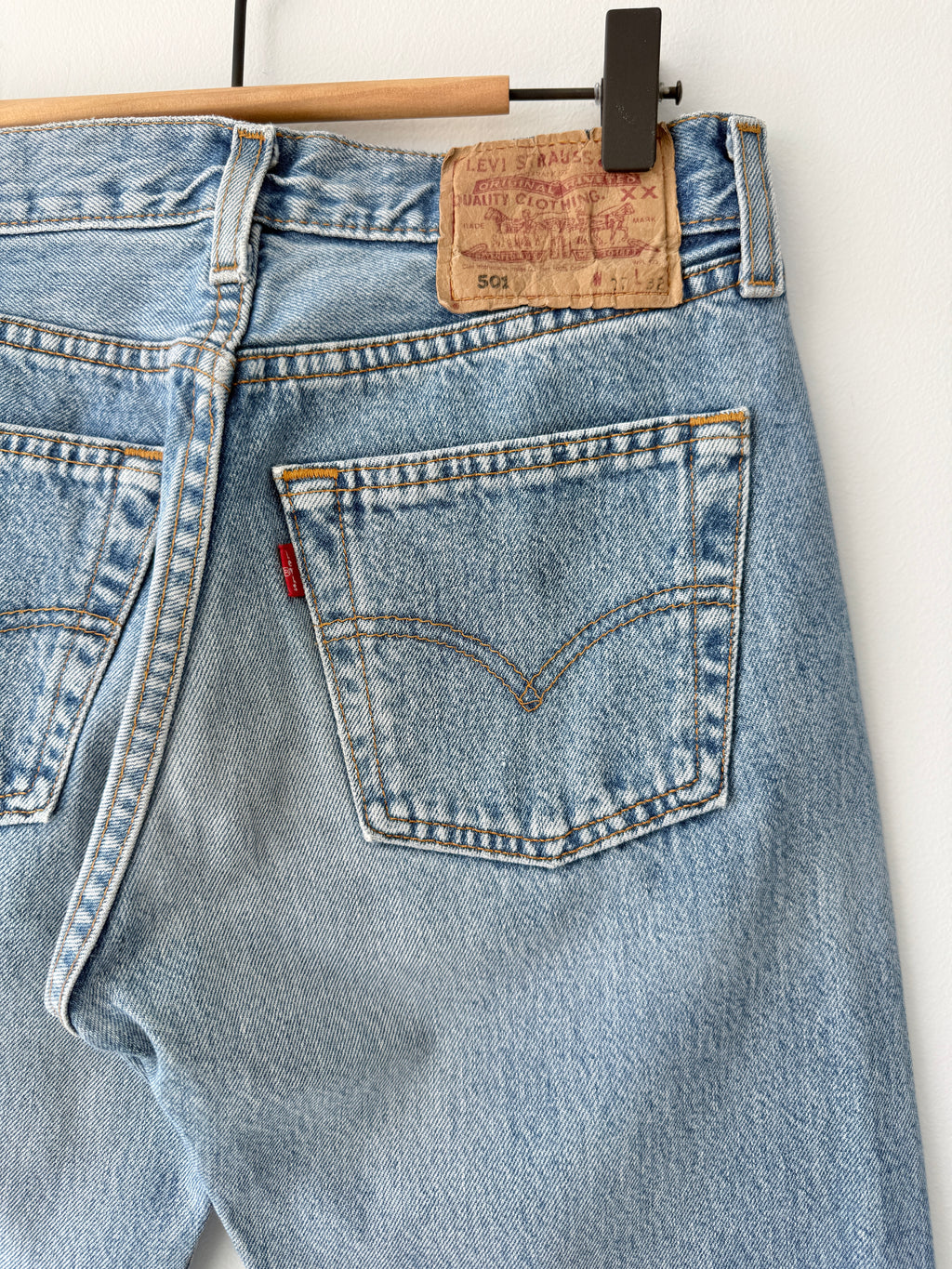 W26 L30 vintage Levis 501 25/26” measured waist medium blue 501s made in 90s