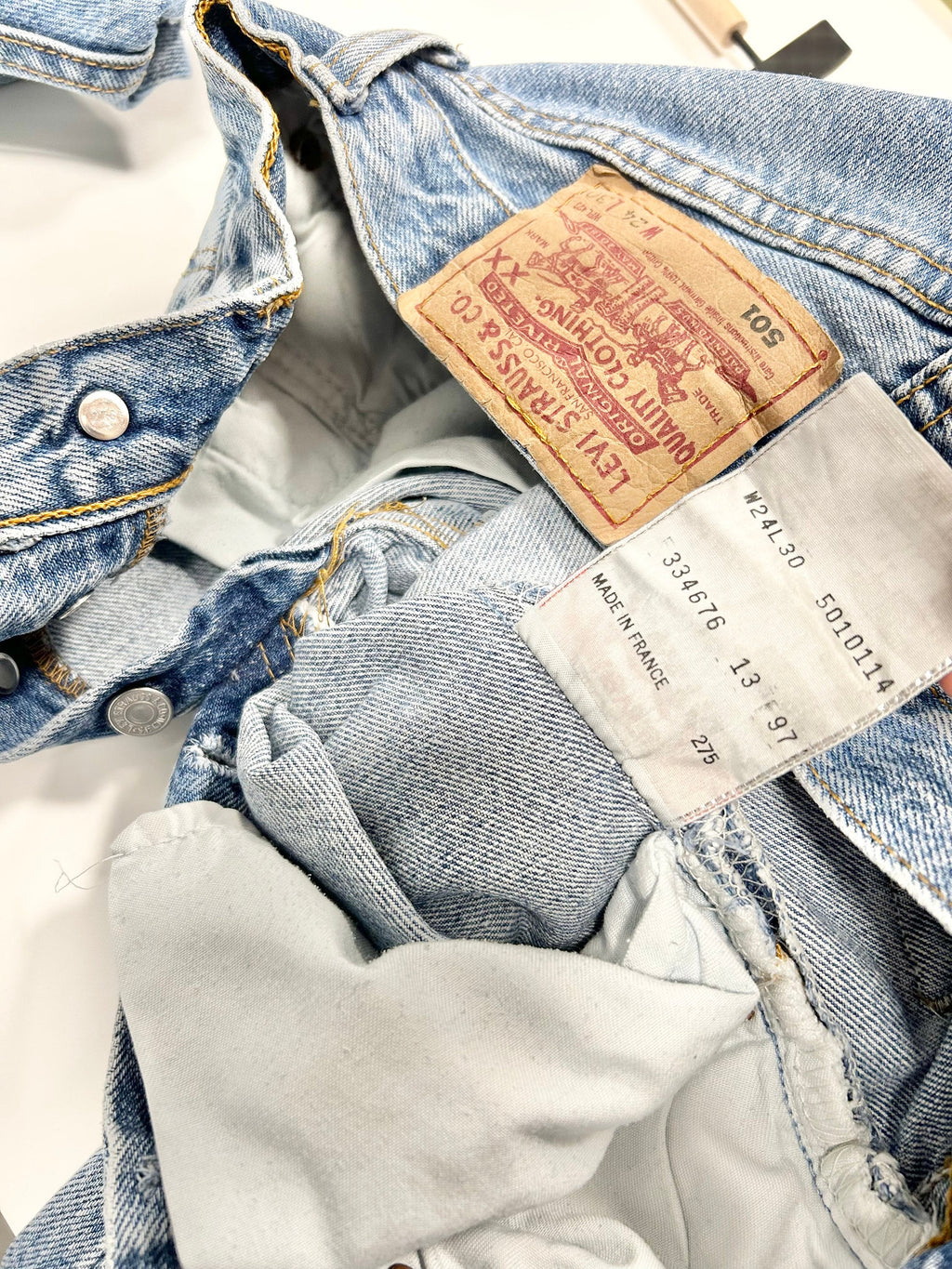 Levis 501 jeans w22 L27 medium blue denim faded blue wash light blue 501 vintage 501s England