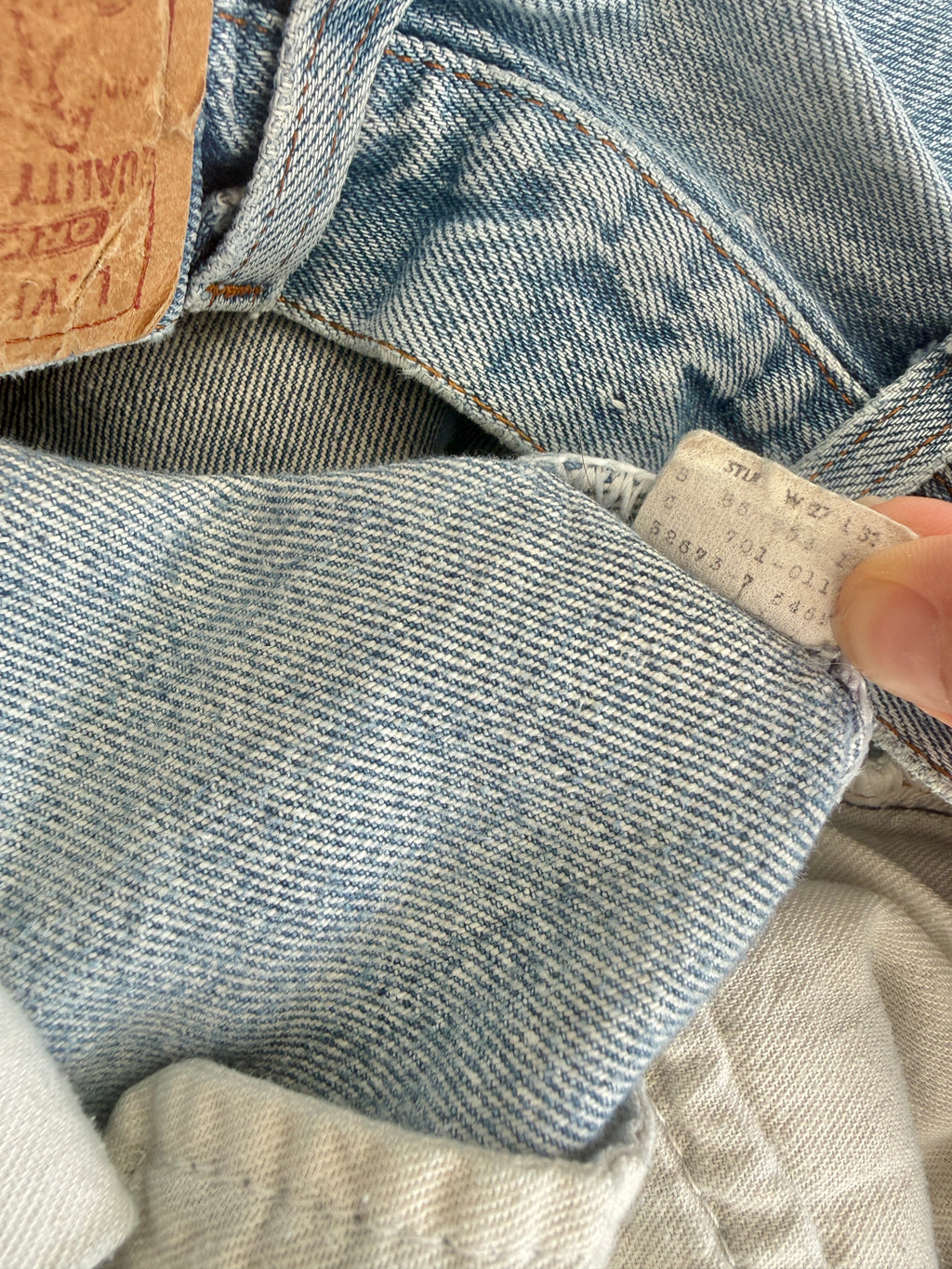 Soft W24 L28 vintage Levis 701s 23/24” measured waist light faded blue USA 80s 701s