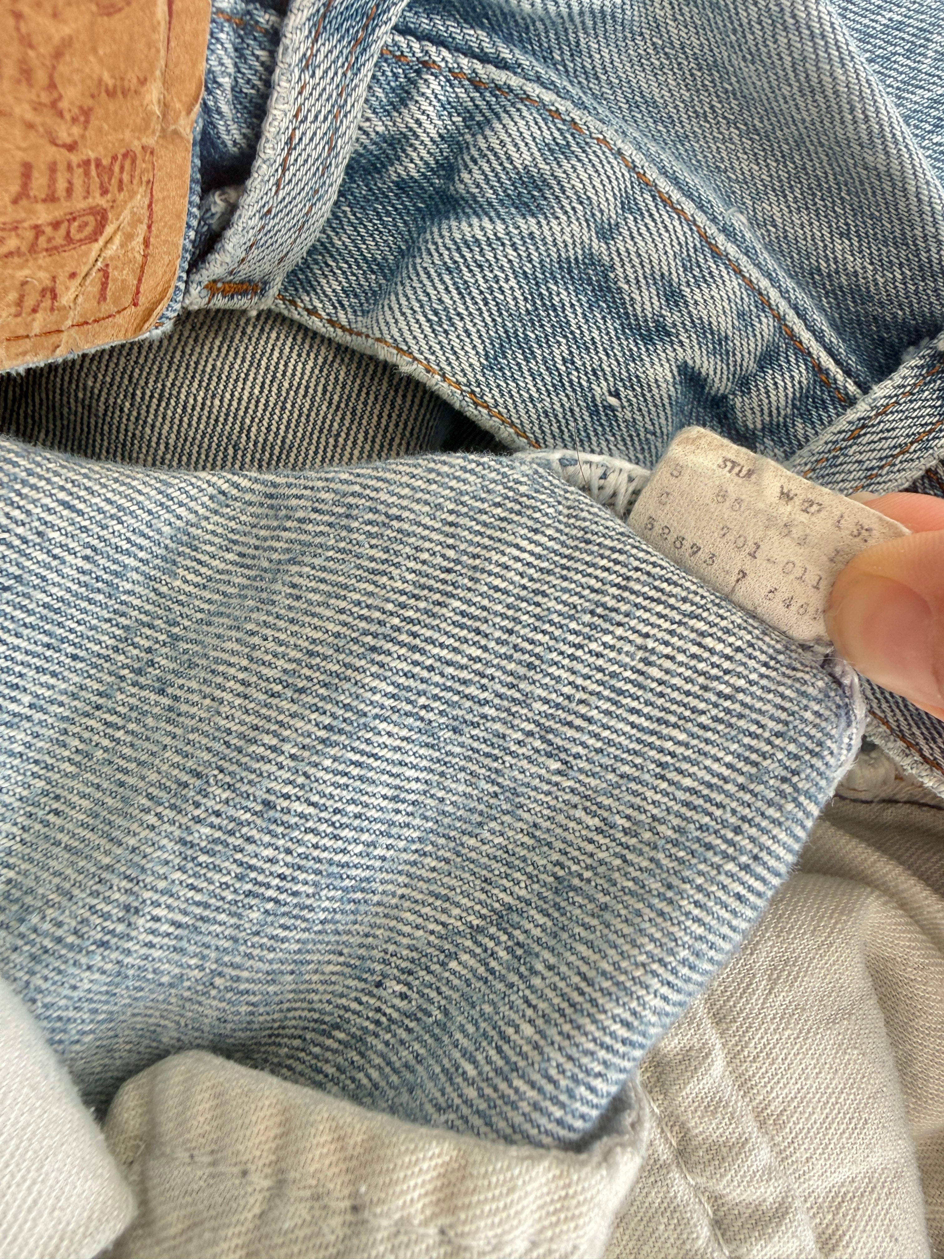 Soft W24 L28 vintage Levis 701s 23/24” measured waist light faded blue USA 80s 701s