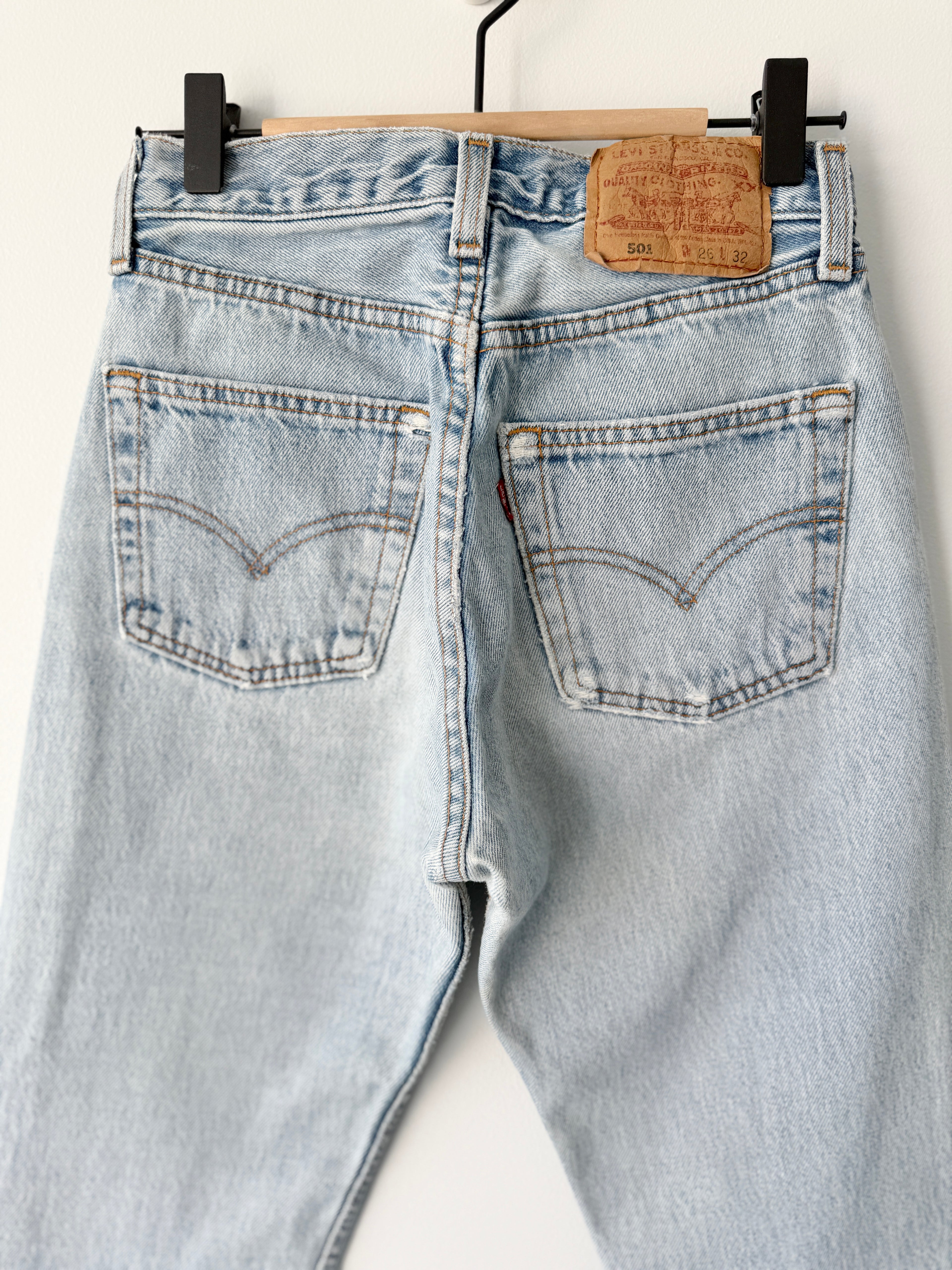 W24 L31 vintage Levis 501 23-24” measured light blue fade denim 90s Levi’s 501s USA