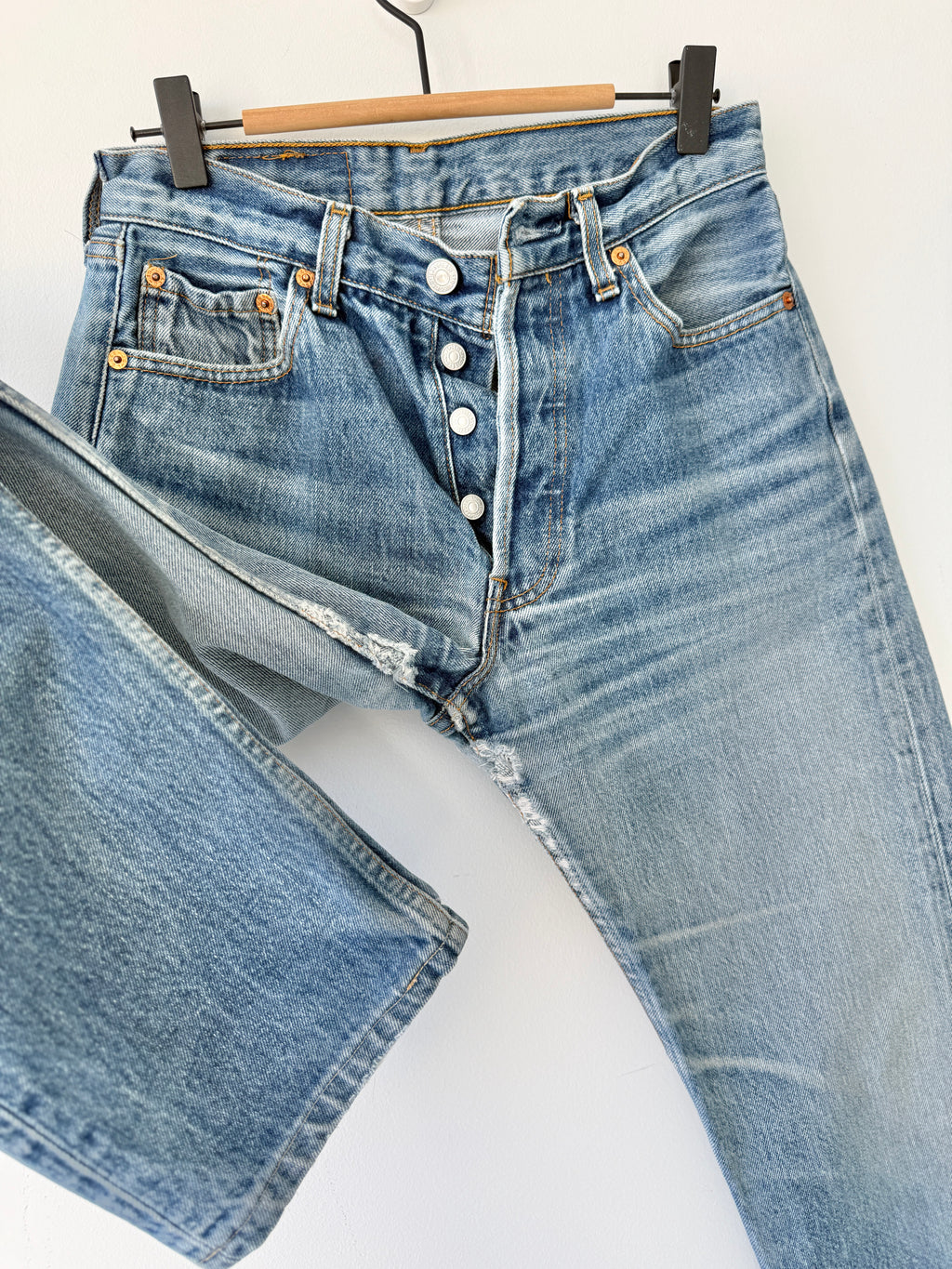 W27 L29 vintage Levis 501 26/27” measured medium faded blue denim 90’s 501s