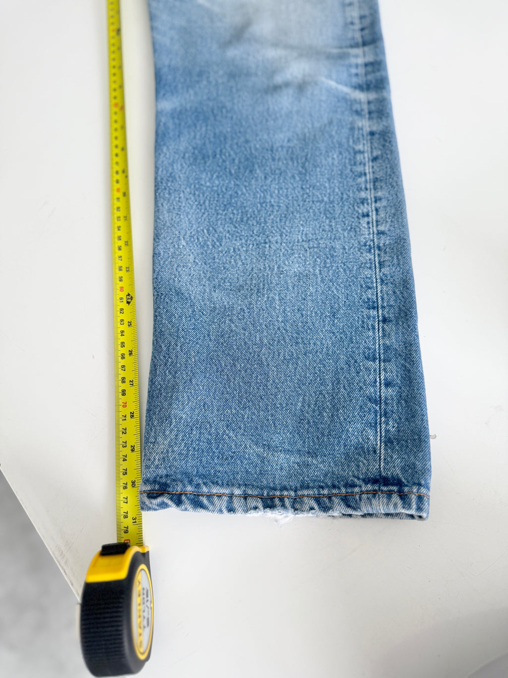 W32 L30 vintage Levis 501 31-32” measured waist faded medium blue made in y2k