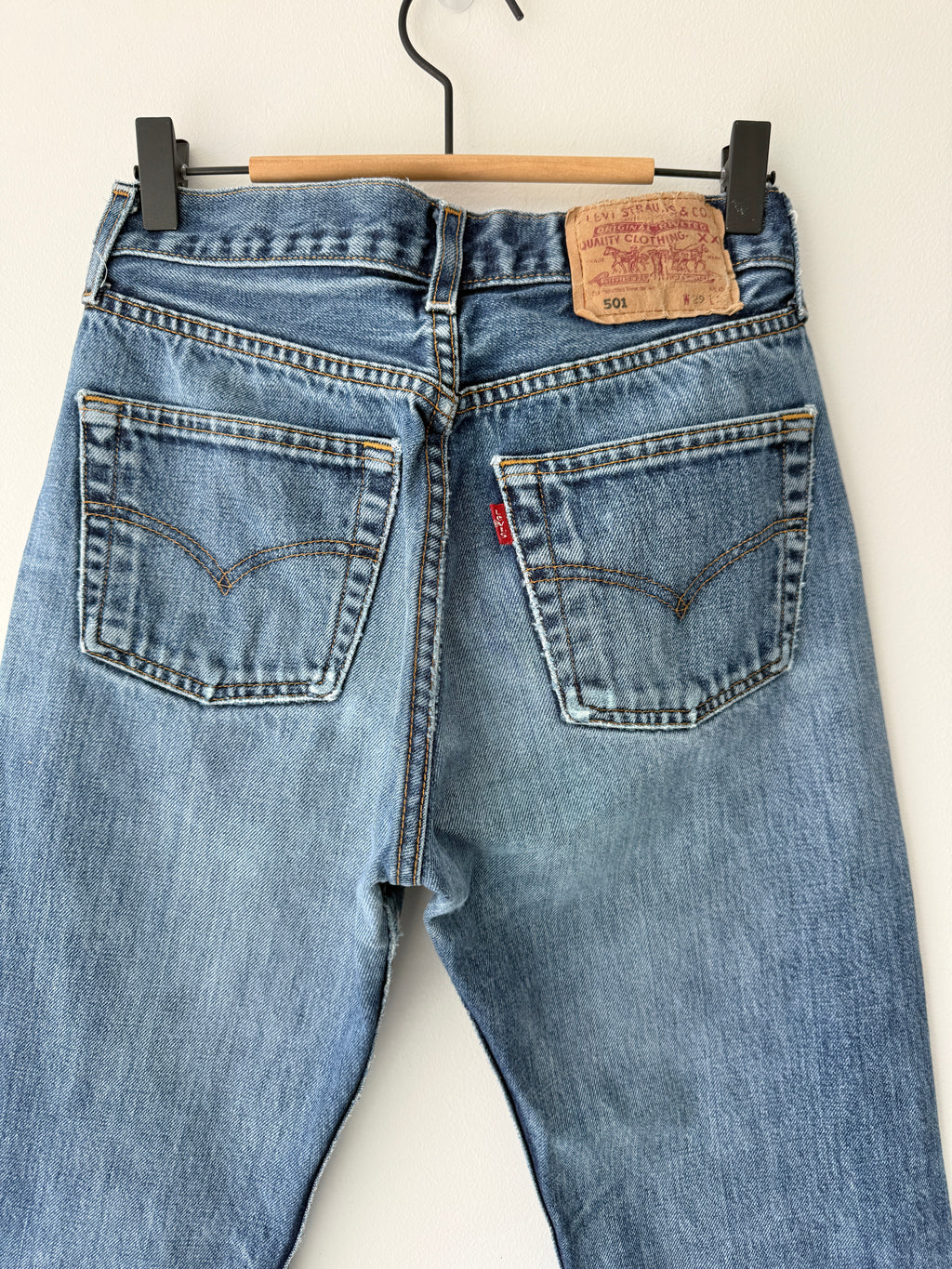 Softer W26 L29 vintage Levis 501 25/26” measured waist indigo faded blue 501s Y2K