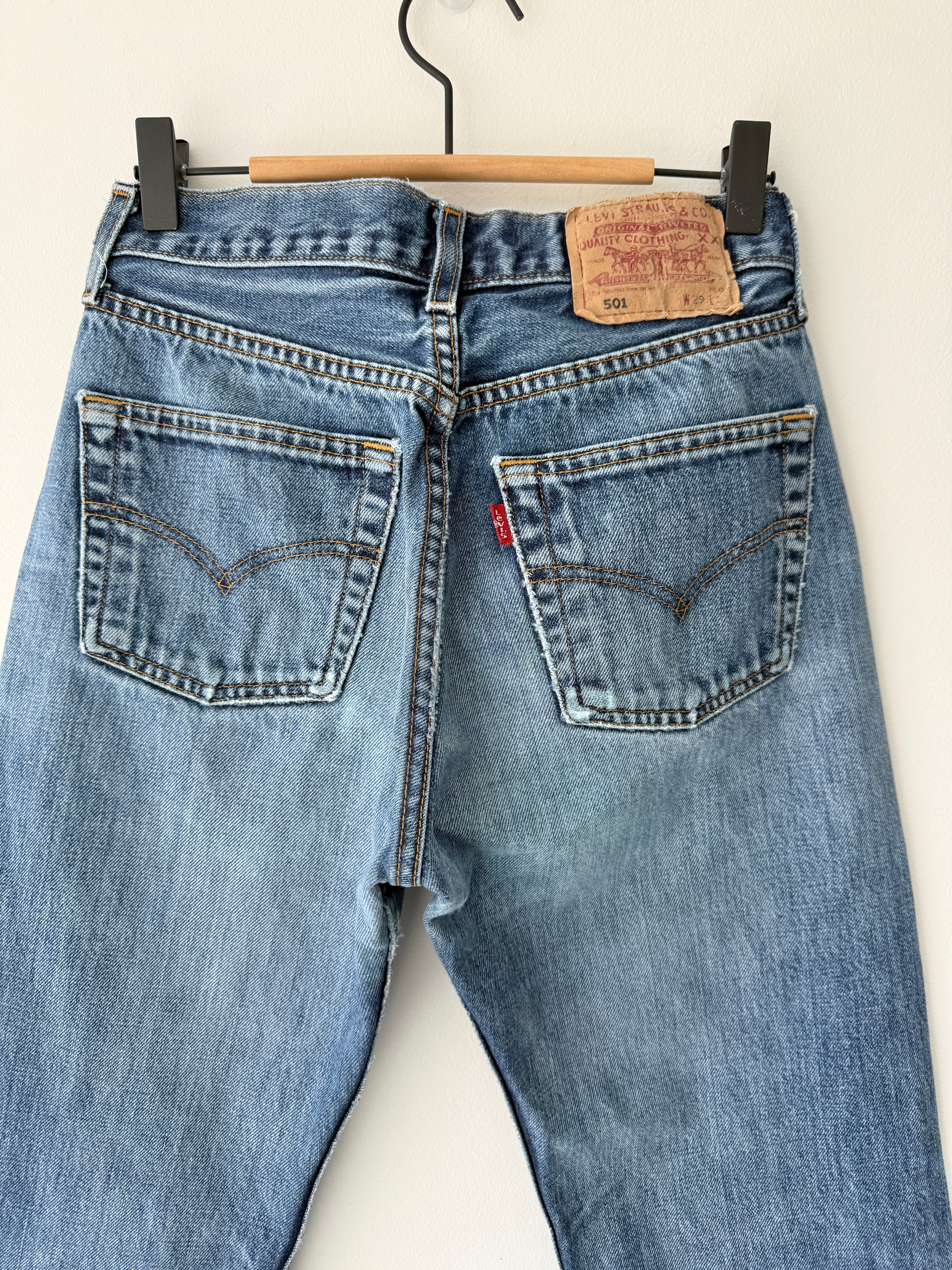 Softer W26 L29 vintage Levis 501 25/26” measured waist indigo faded blue 501s Y2K