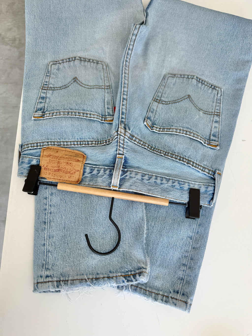 W27 L31 vintage Levis 501 26/27” measured waist light blue faded  90s 501s