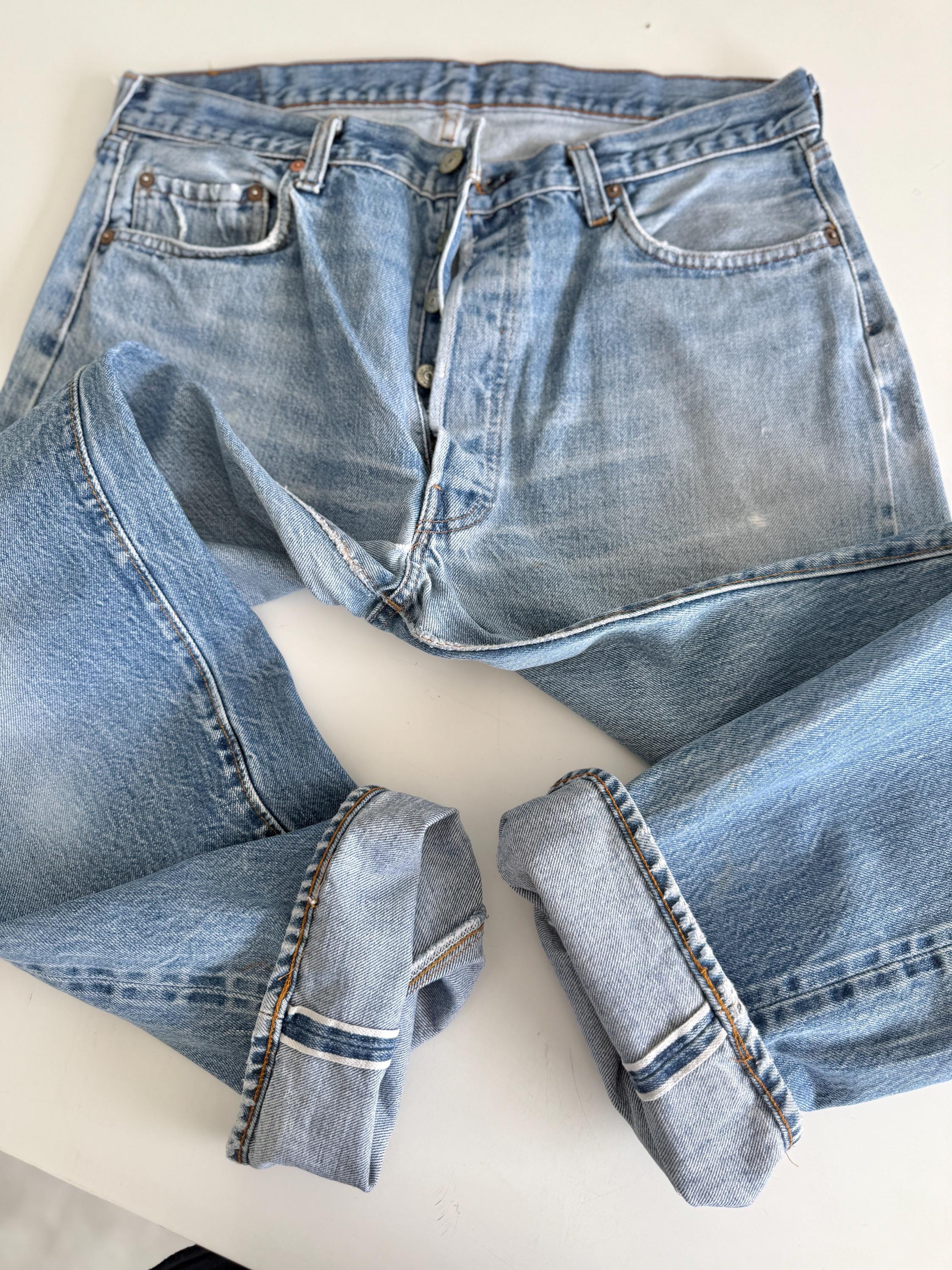 W33 L31 selvedge vintage Levis 501 32-33” measured waist faded light blue made in 70s
