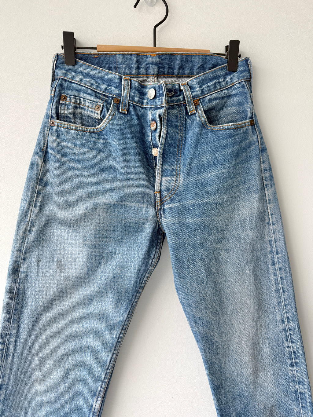 W25 L29 vintage Levis 501 25” measured waist dark blue faded 80s 501s  USA