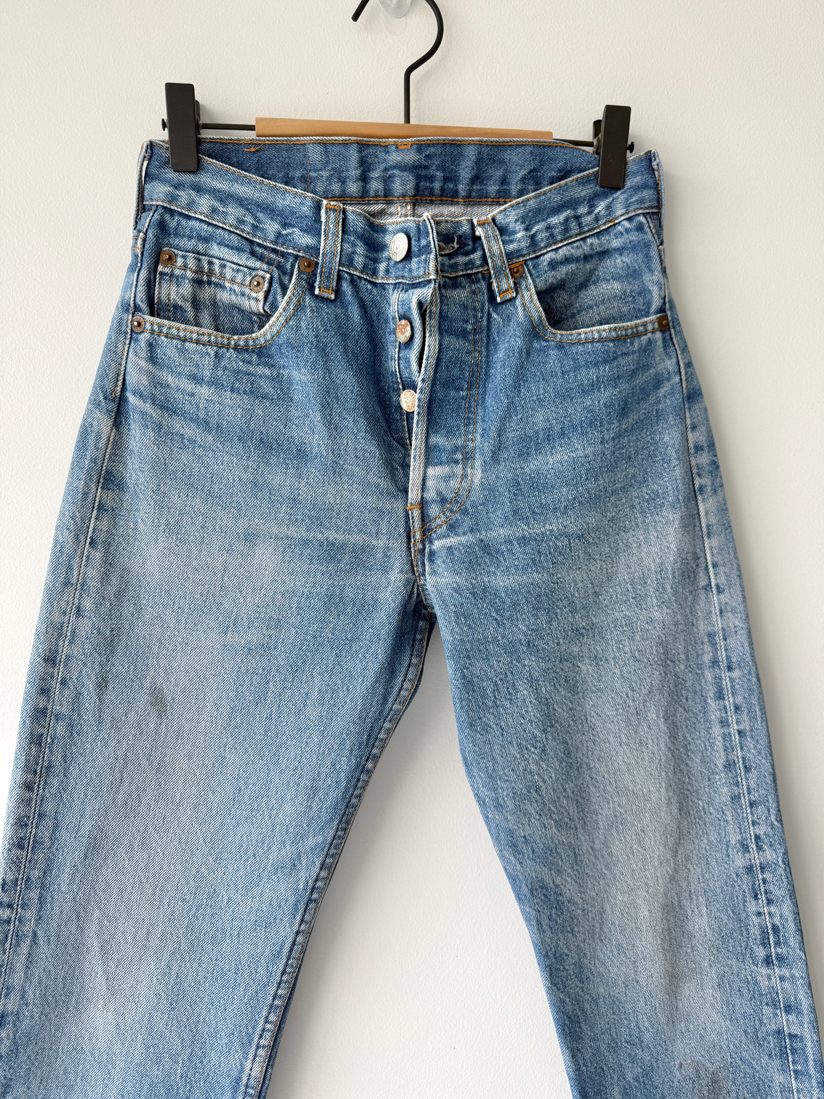 W25 L29 vintage Levis 501 25” measured waist dark blue faded 80s 501s  USA
