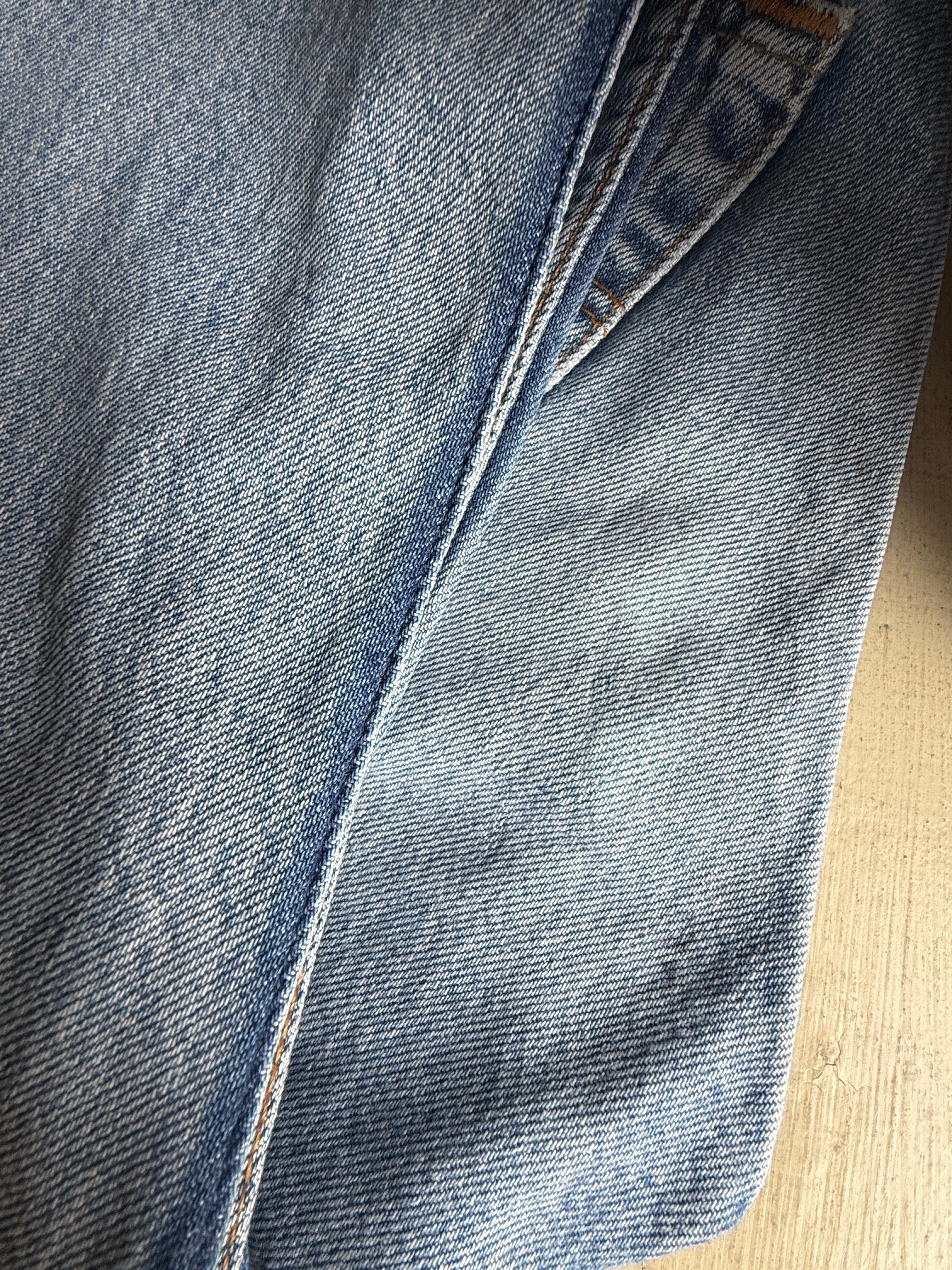 W26 L30 vintage Levis 501 25/26” measured waist medium blue 501s made in 90s