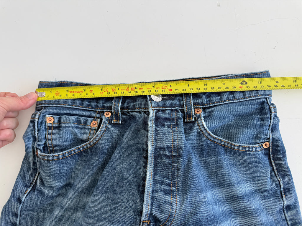 Softer W26 L29 vintage Levis 501 25/26” measured waist indigo faded blue 501s Y2K