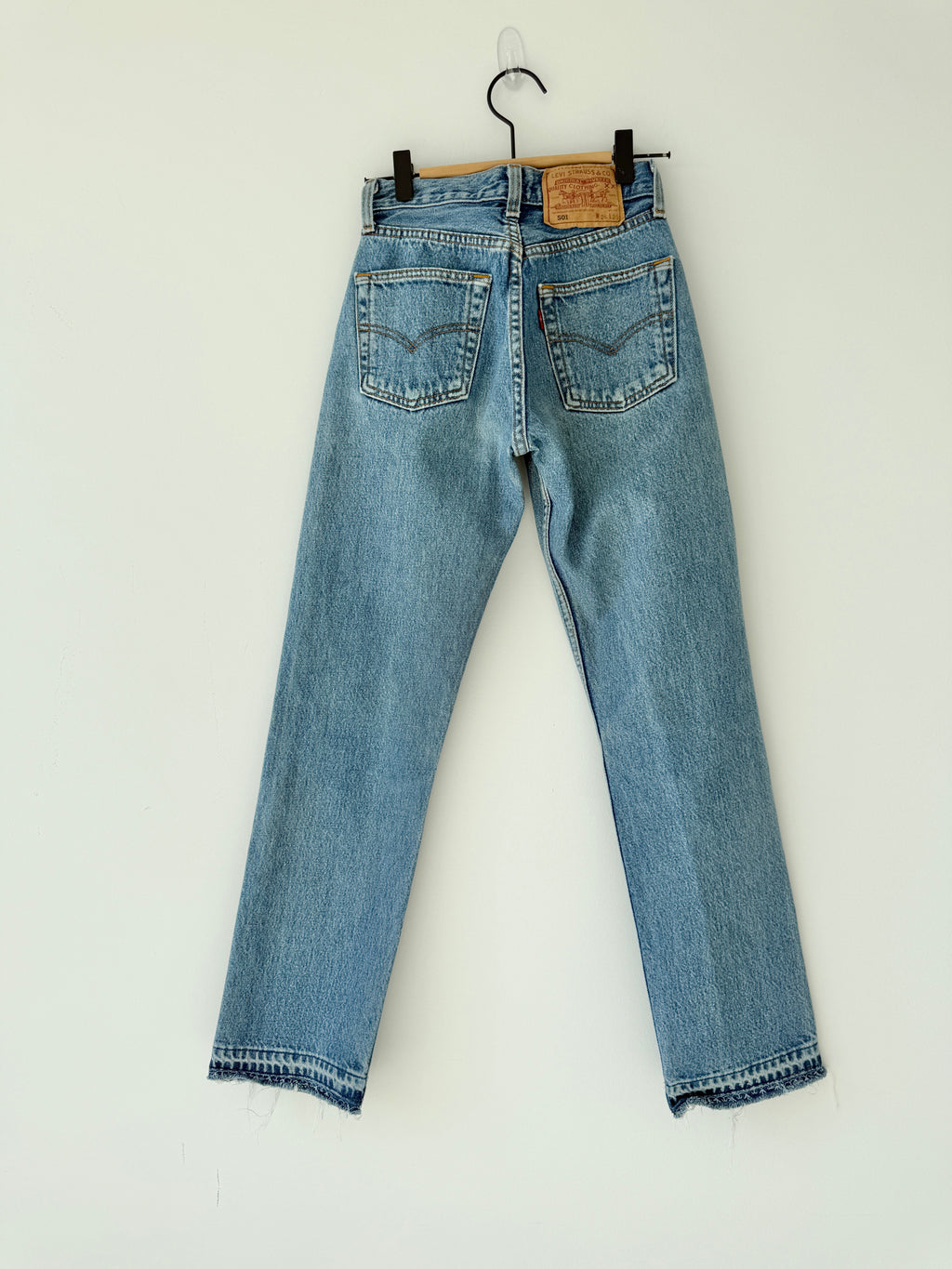 W22 L28 vintage Levis 501 22” measured waist medium faded 501s 90s denim