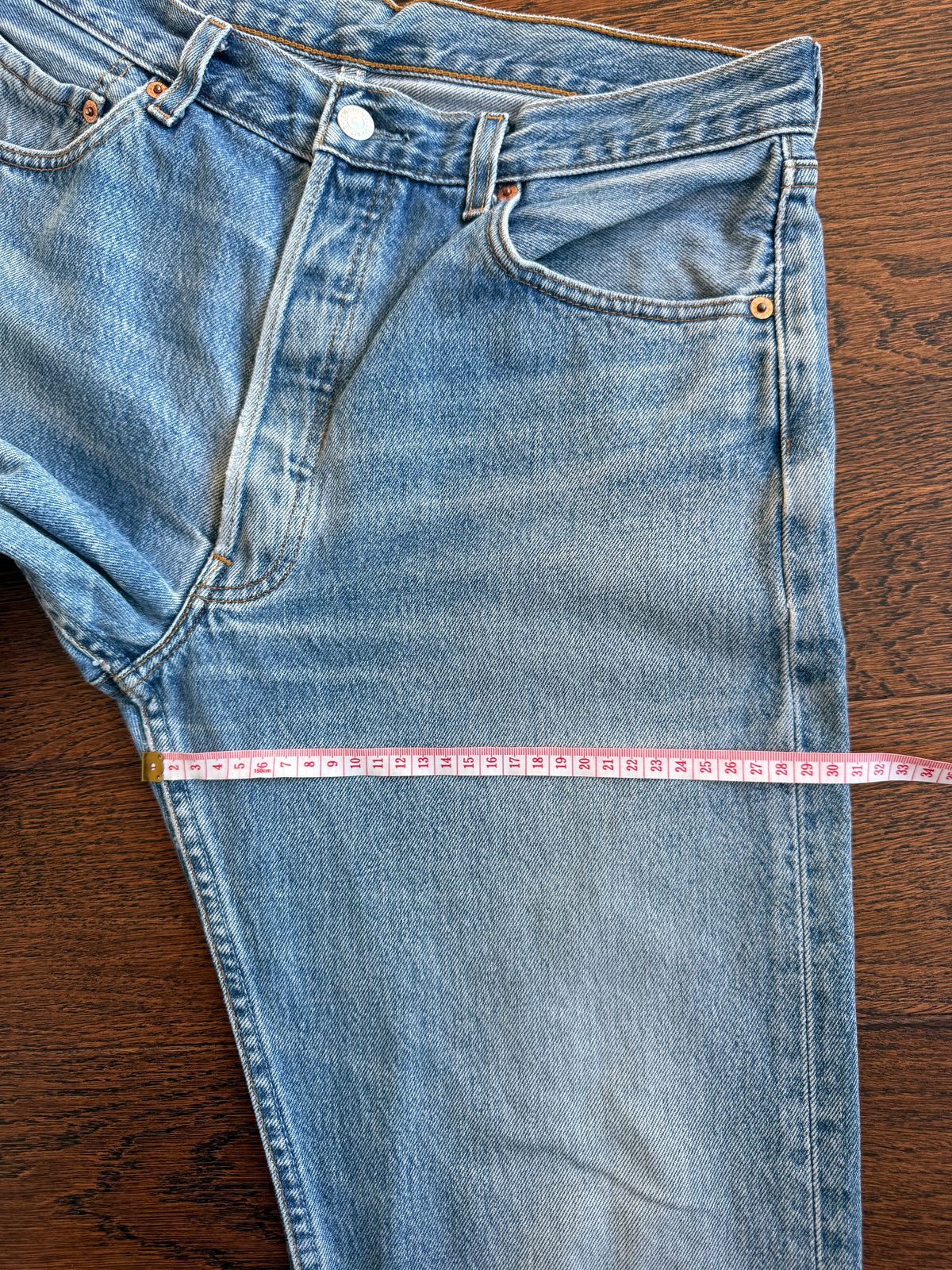 Soft W32 L31 vintage Levis 501s 31/32” measured medium blue faded Y2K 501s