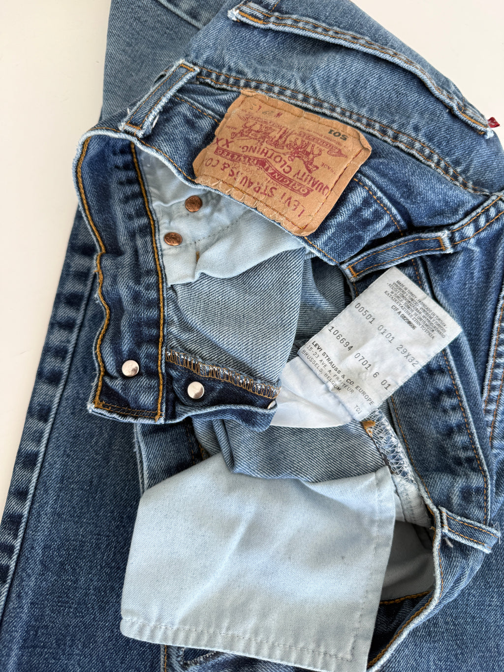 Softer W26 L29 vintage Levis 501 25/26” measured waist indigo faded blue 501s Y2K