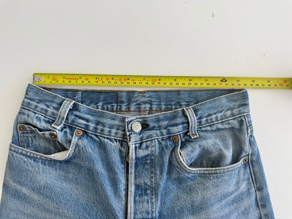 W27 L30 vintage Levis 701s 26/27” measured waist medium faded blue USA 80s 701s