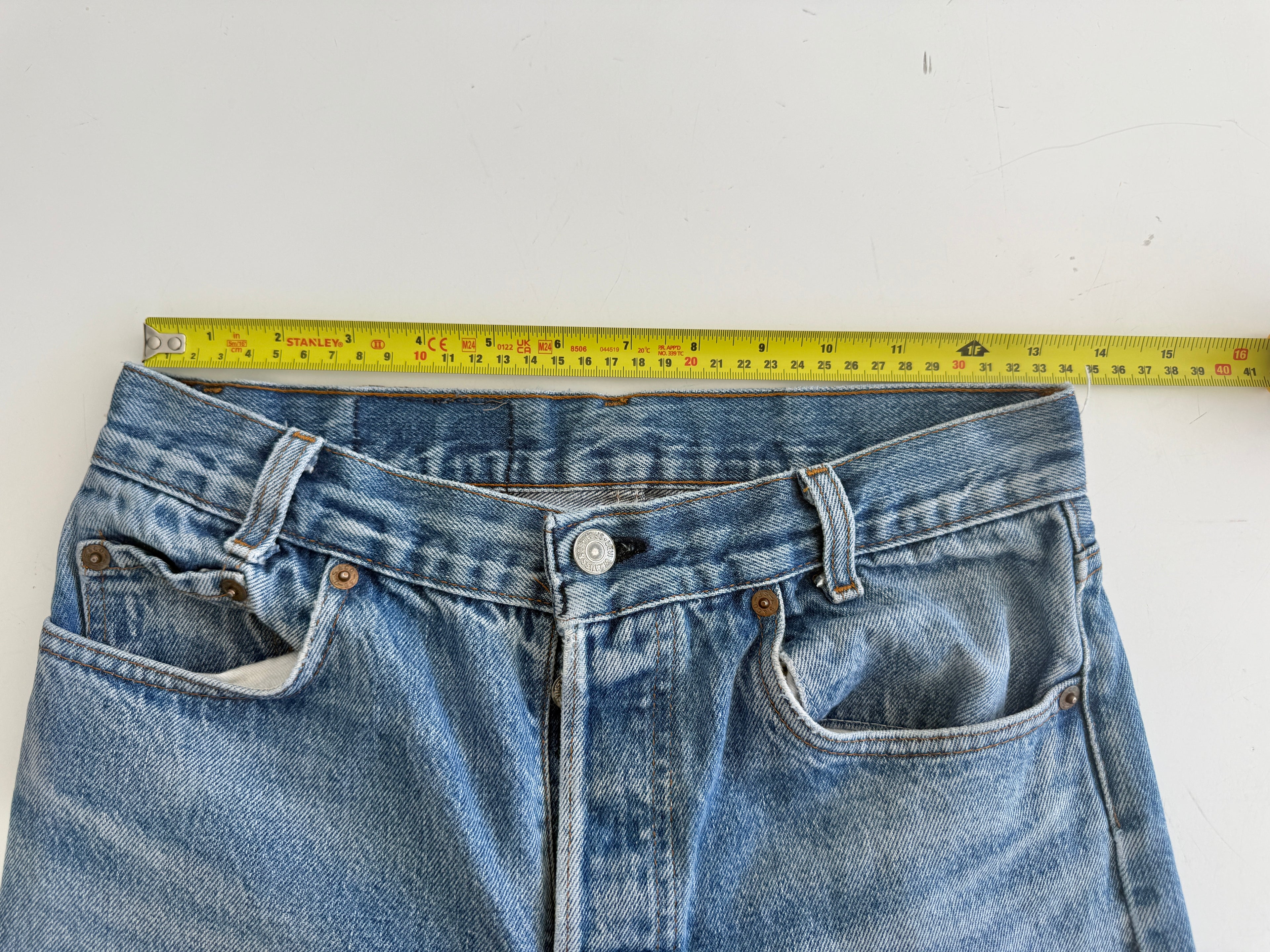 W27 L30 vintage Levis 701s 26/27” measured waist medium faded blue USA 80s 701s