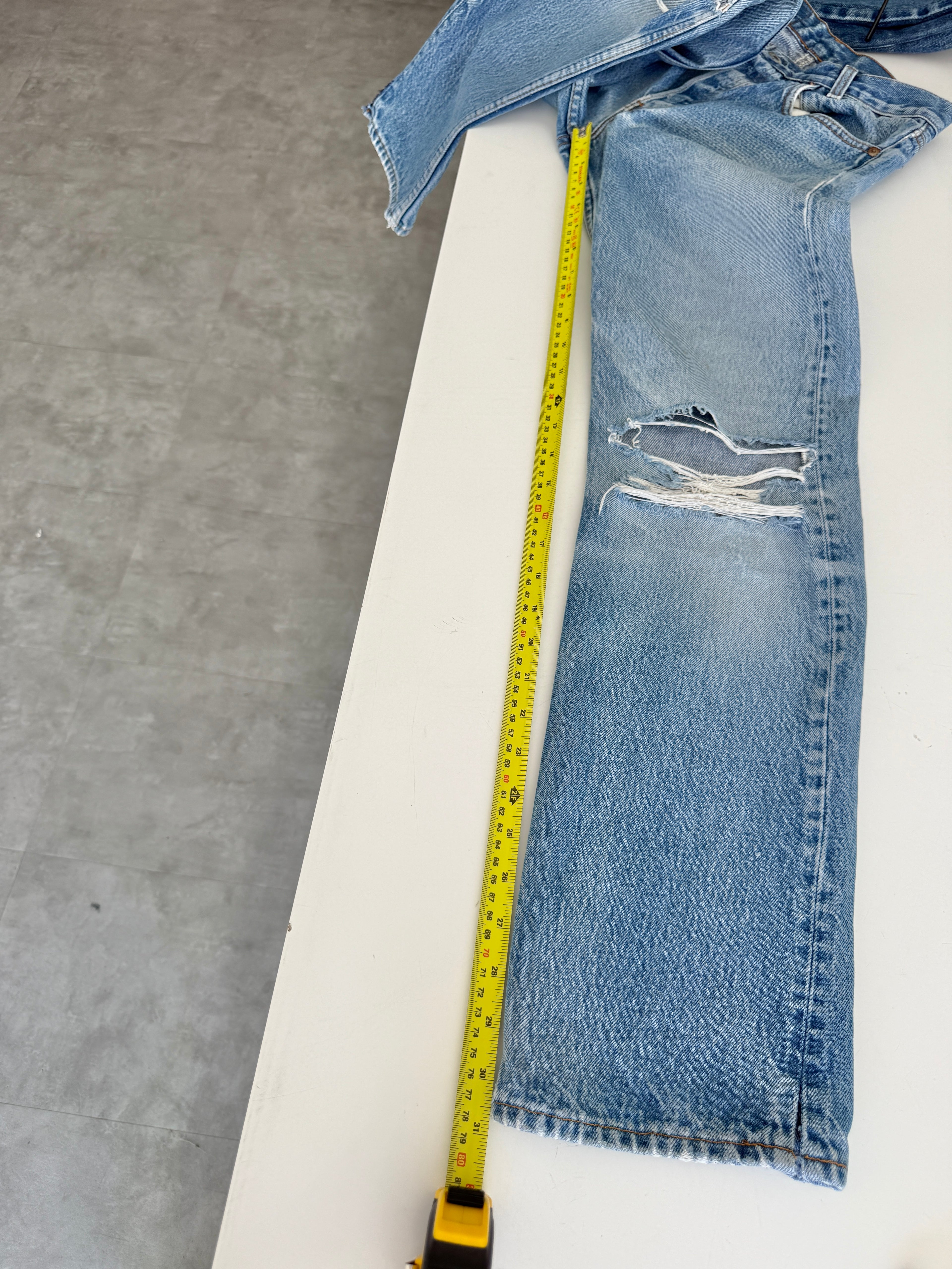 Distressed W26 L30 vintage Levis 701 0117 25/26” measured waist dark faded 80s 701 0117