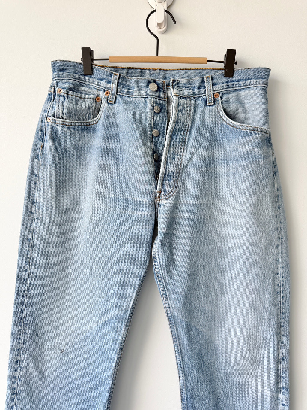 W31 L30 vintage Levis 501 30/31” measured light blue denim faded blue y2k levi’s 501s