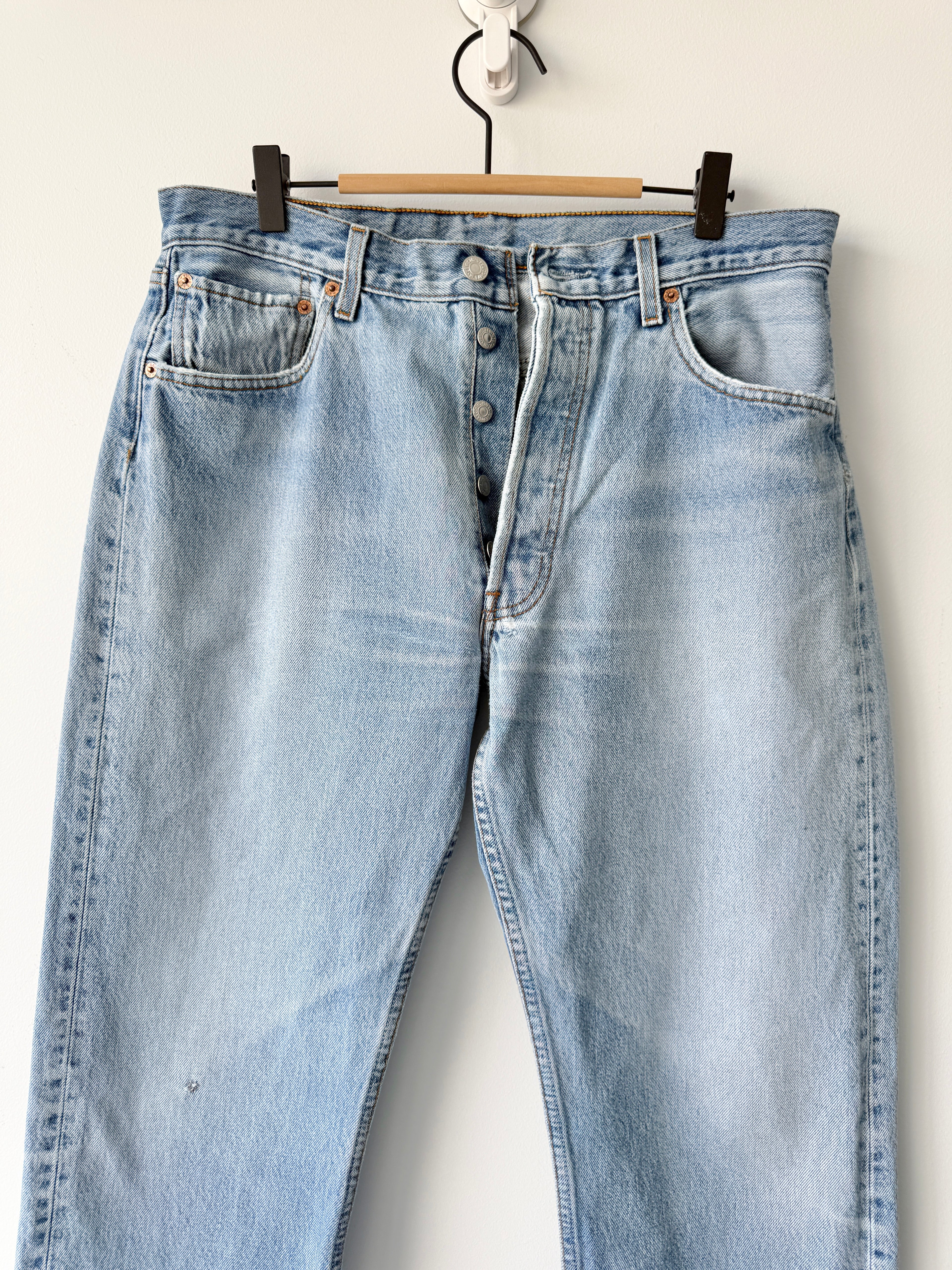 W31 L30 vintage Levis 501 30/31” measured light blue denim faded blue y2k levi’s 501s