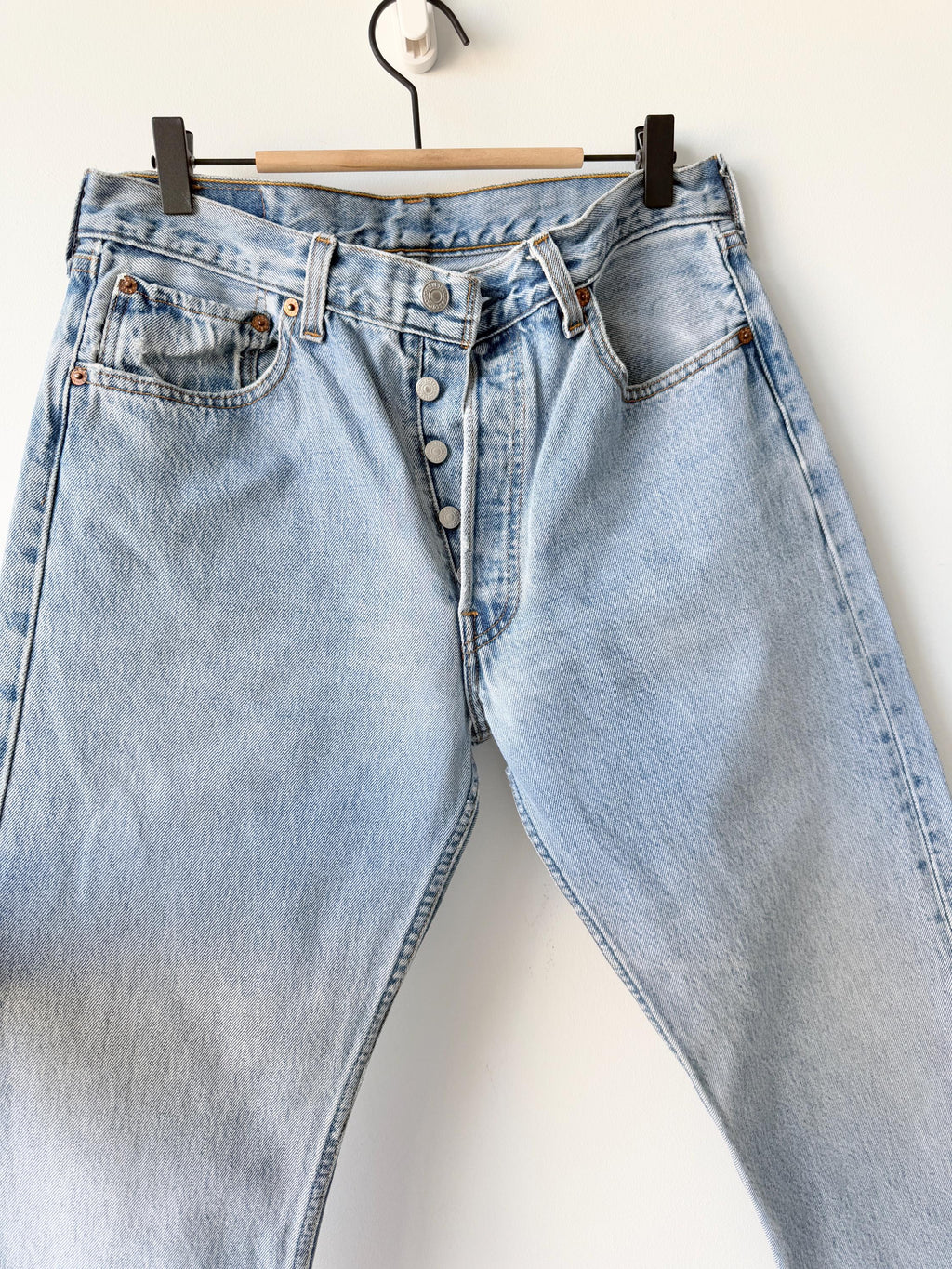 Levis 501 vintage w30 L28 light blue 501s made in USA 90s straight leg jeans 501 29”/30” waist