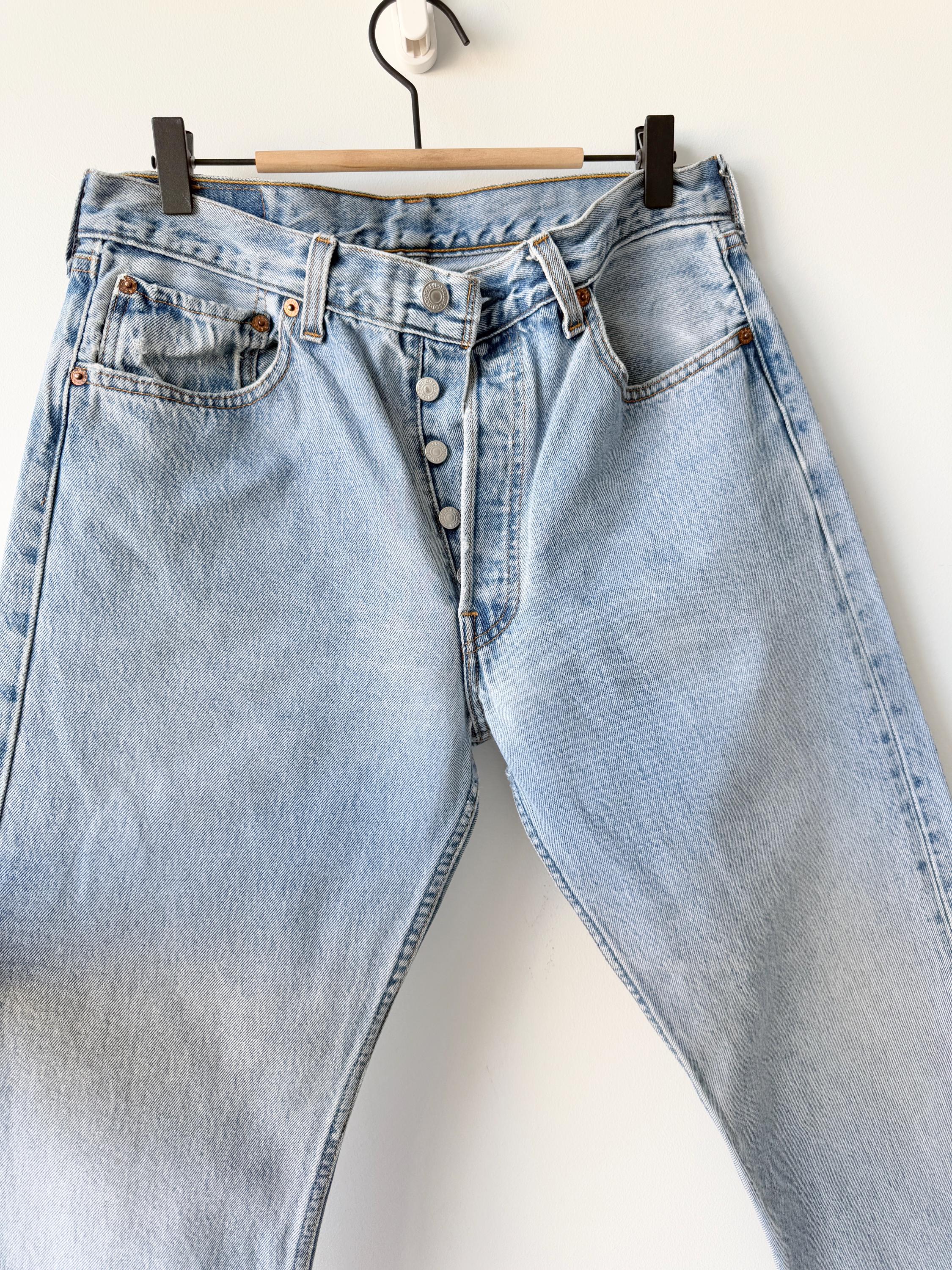 Levis 501 vintage w30 L28 light blue 501s made in USA 90s straight leg jeans 501 29”/30” waist