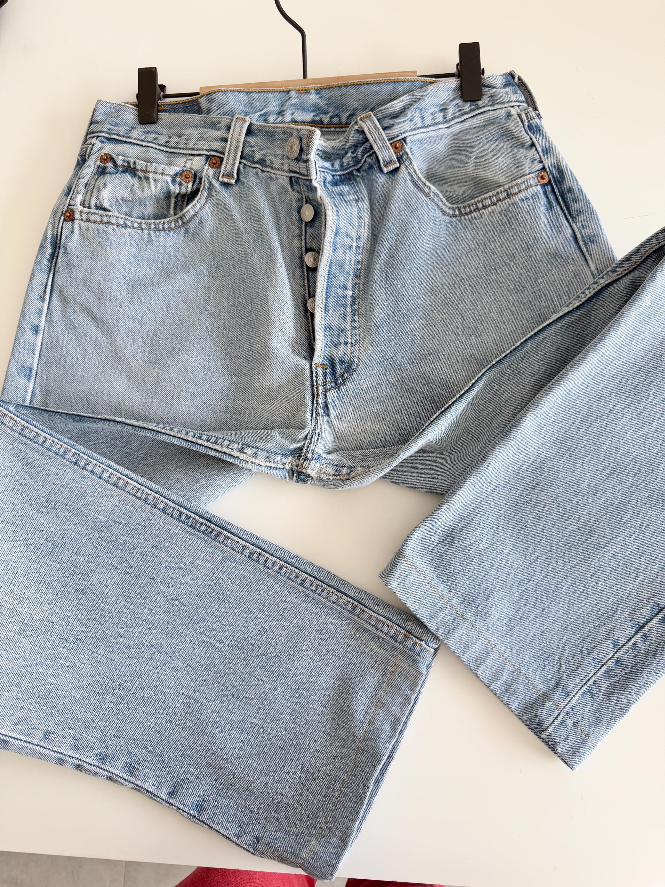 Levis 501 vintage w30 L28 light blue 501s made in USA 90s straight leg jeans 501 29”/30” waist