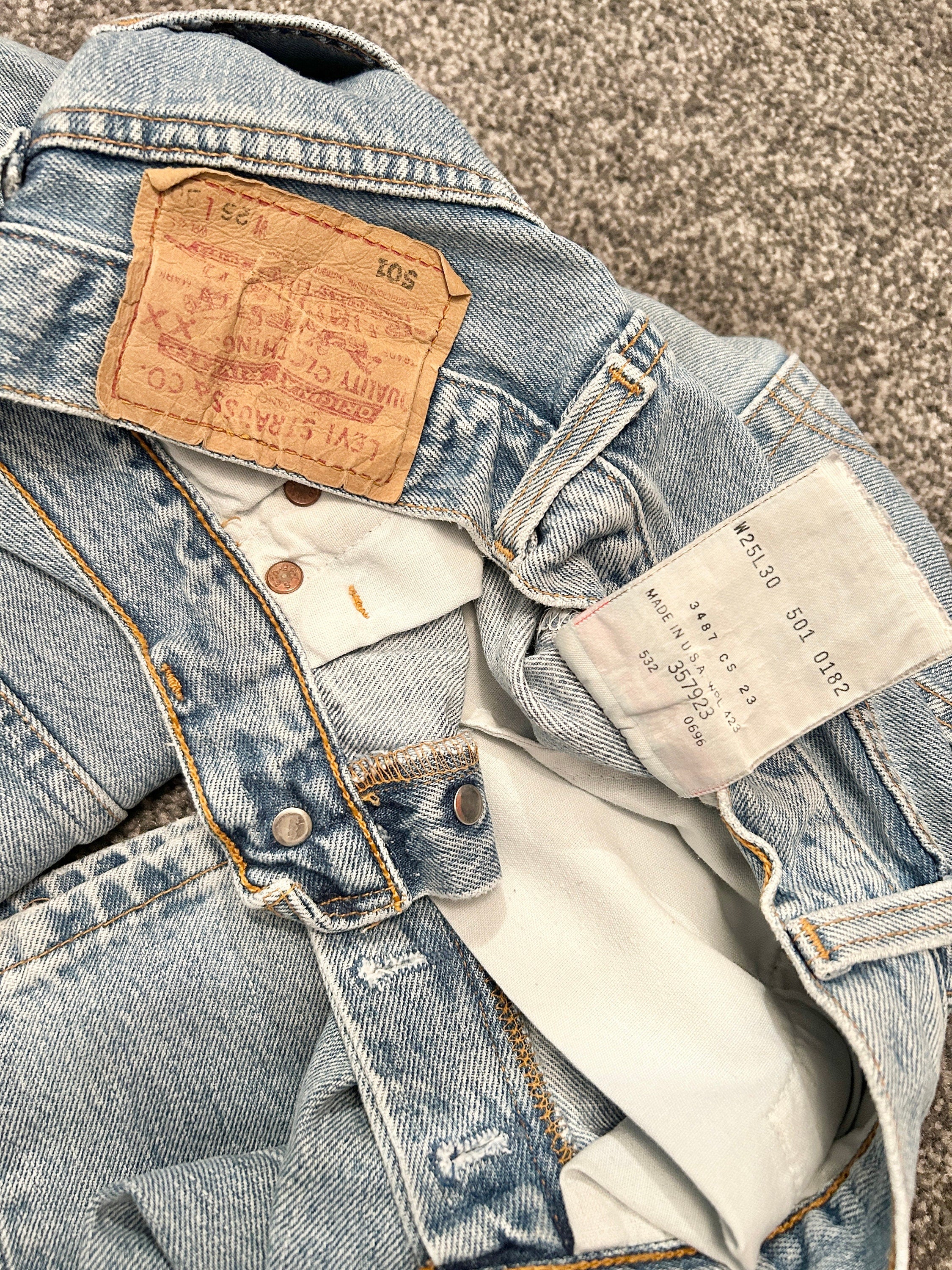 W23 L29 Levis 501 vintage light blue  stone wash faded blue made in USA 90s denim straight leg 501 vintage Levi’s
