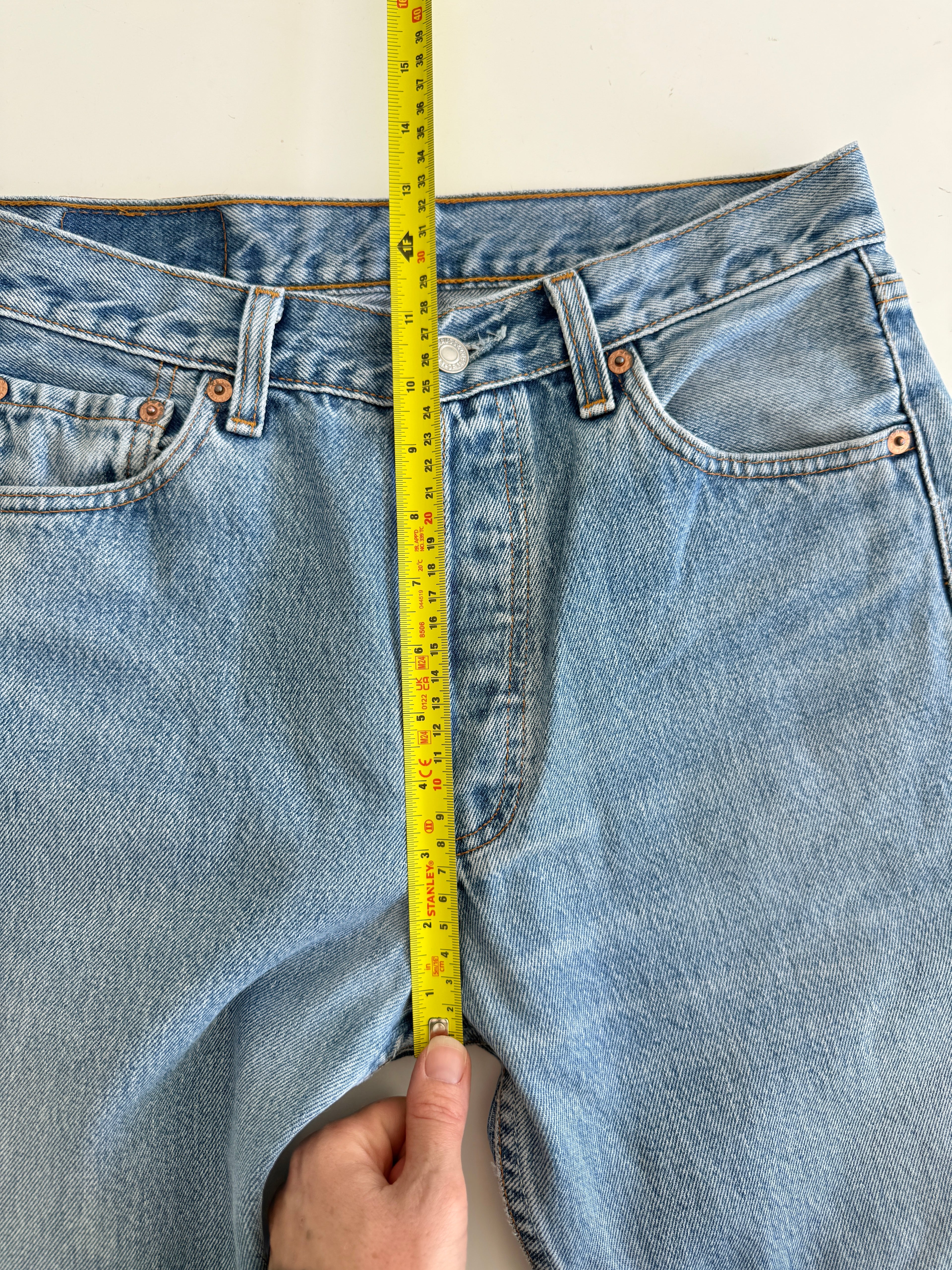 W28 L31 vintage Levis 501 27/28” measured waist medium blue 90s USA  501s