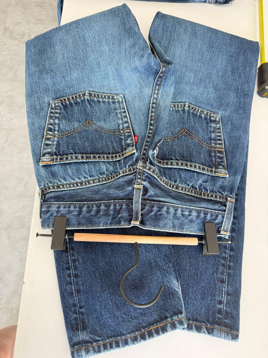 W24 L29 vintage Levis 501 23/24” measured waist dark indigo faded blue 501s