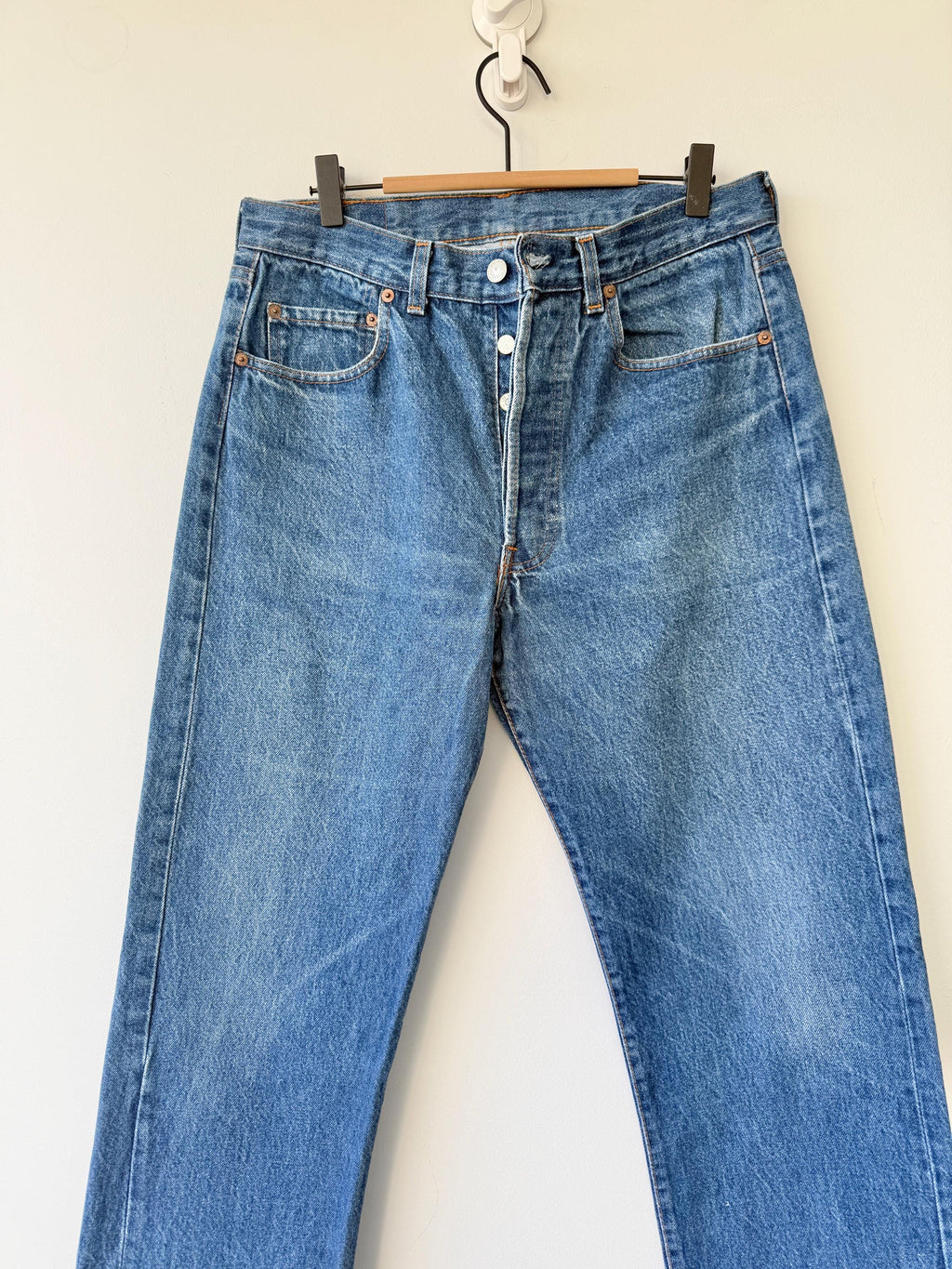 W31 L29 vintage Levis 501 30-31” measured raw blue dark blue made in 70s/80s