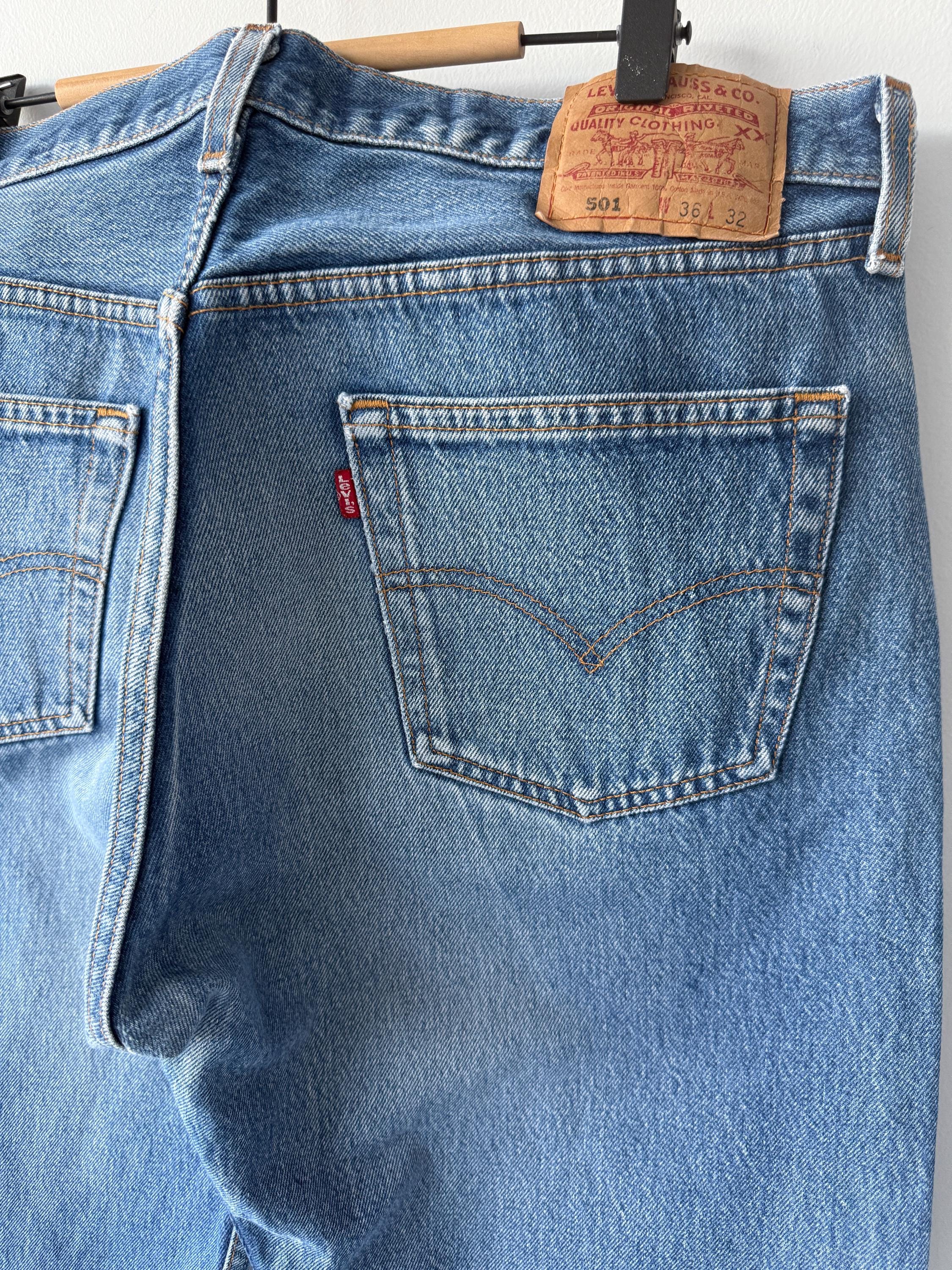 W34 L31 vintage Levis 501 33-34” measured whiskers faded dark blue made in USA 90s
