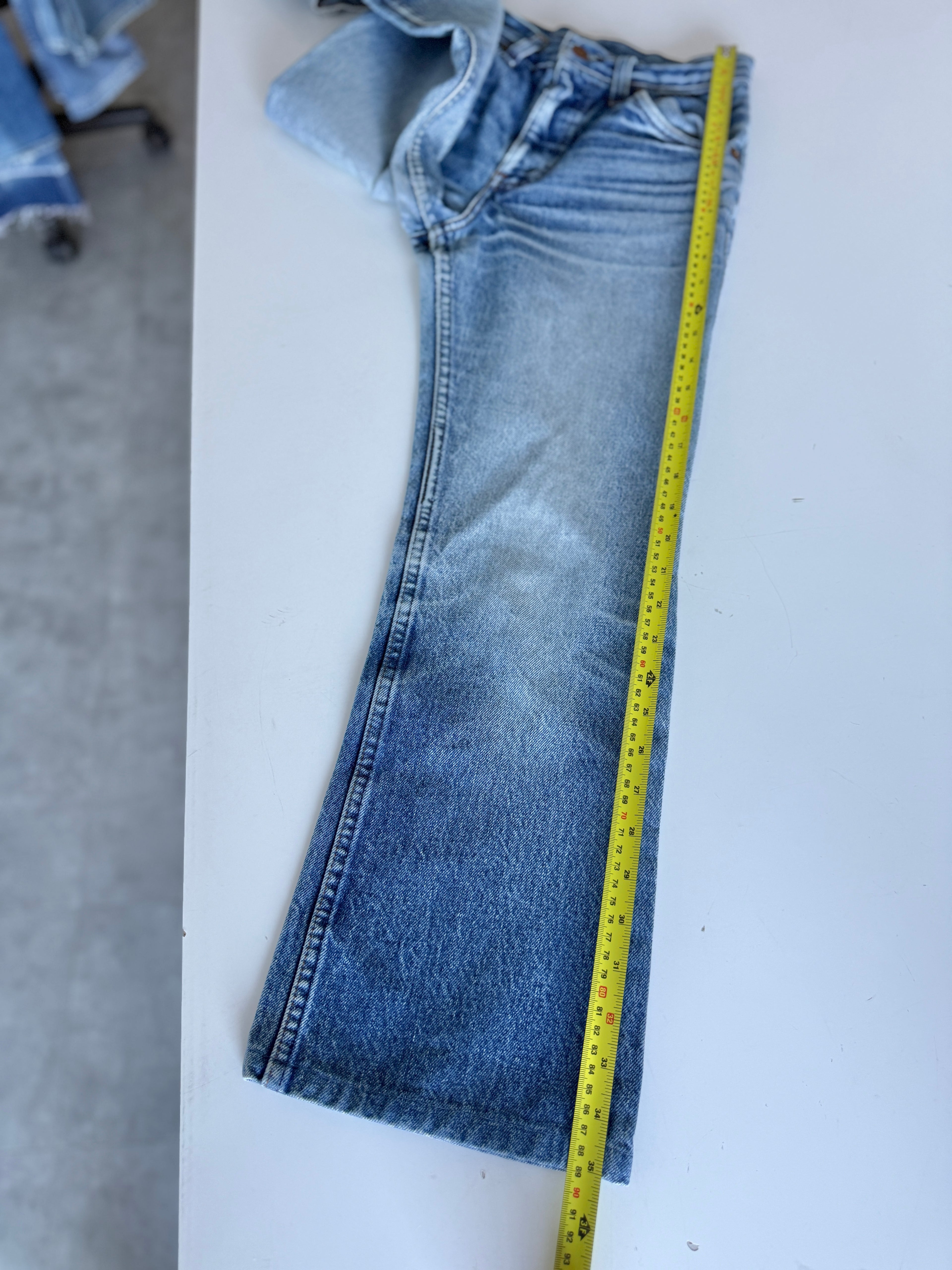 W24 L26 vintage Levis 24/25” measured whiskers denim medium faded blue 70s/80’s levi’s