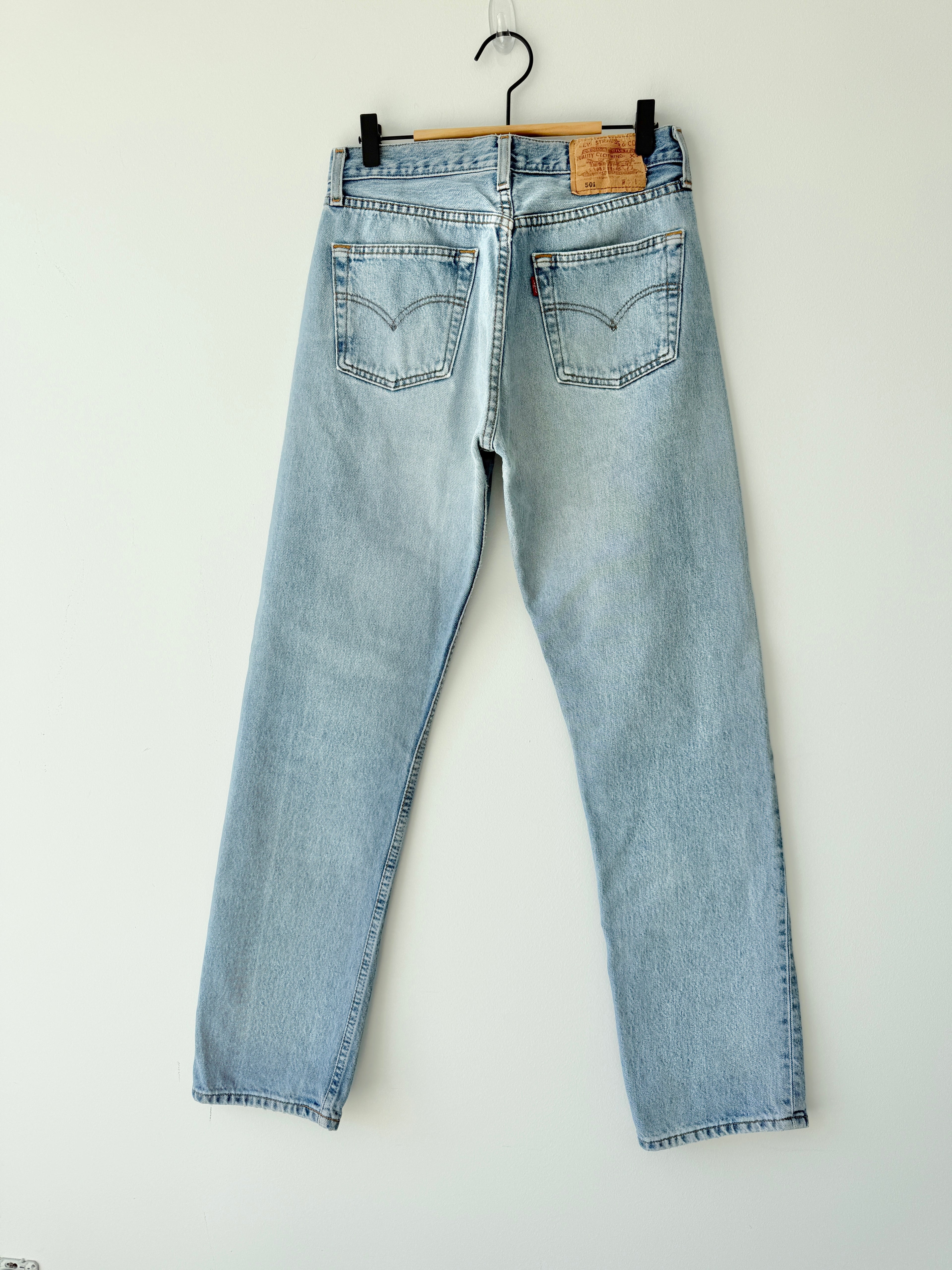 W29 L32 vintage Levis 501 28/29” light blue Levi’s 501s 90s