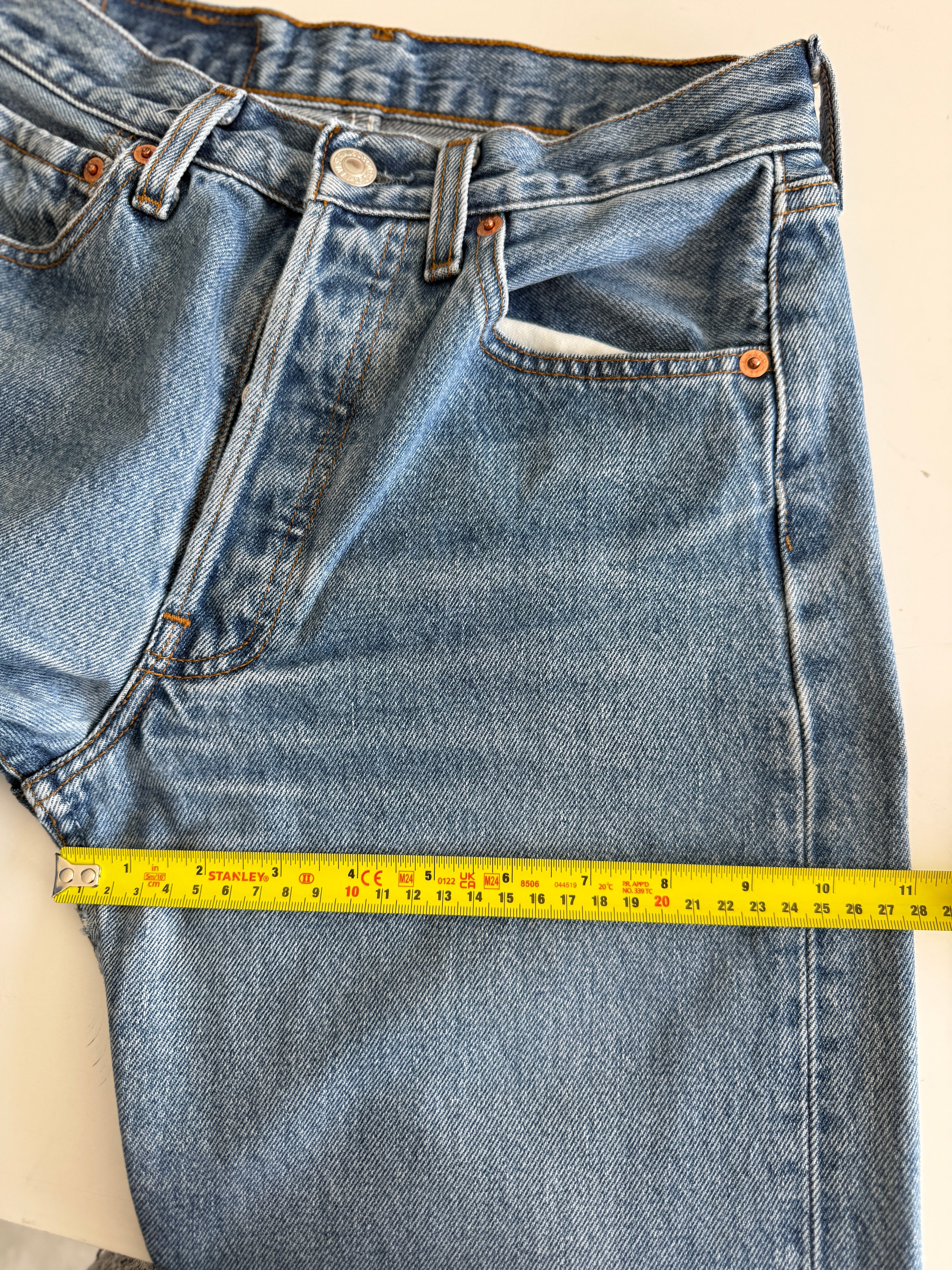 W26 L30 vintage Levis 501s 25-26” measured medium blue faded blue Y2K Levi’s 501s