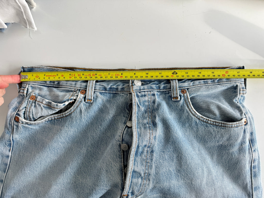 W34 L31 vintage Levis 501 light blue faded  33/34” measured waist 90s 501s