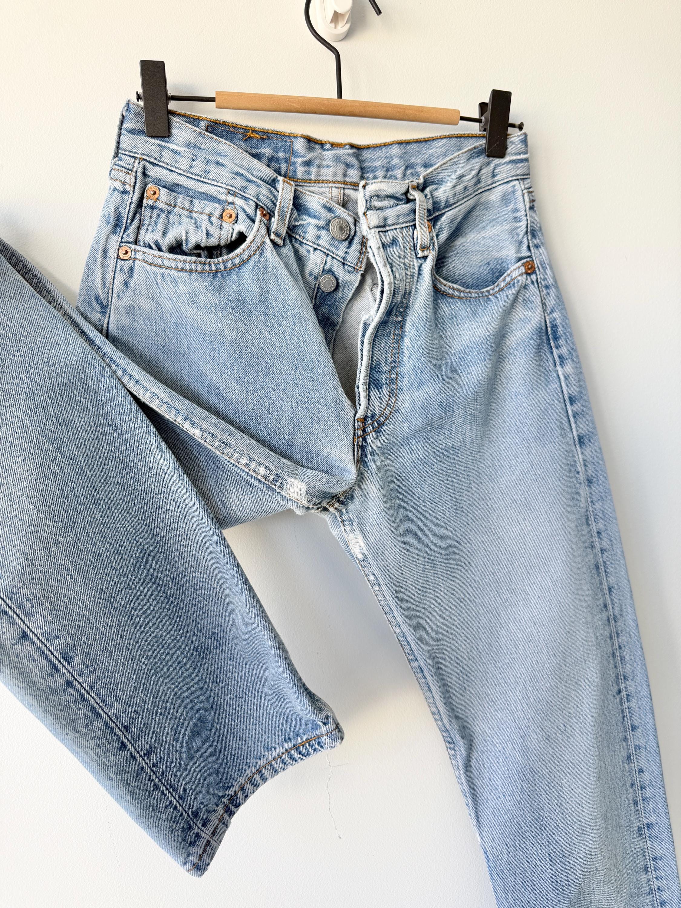 W25 L33 vintage Levis 501 24-25” measured waist light faded denim made in 90s