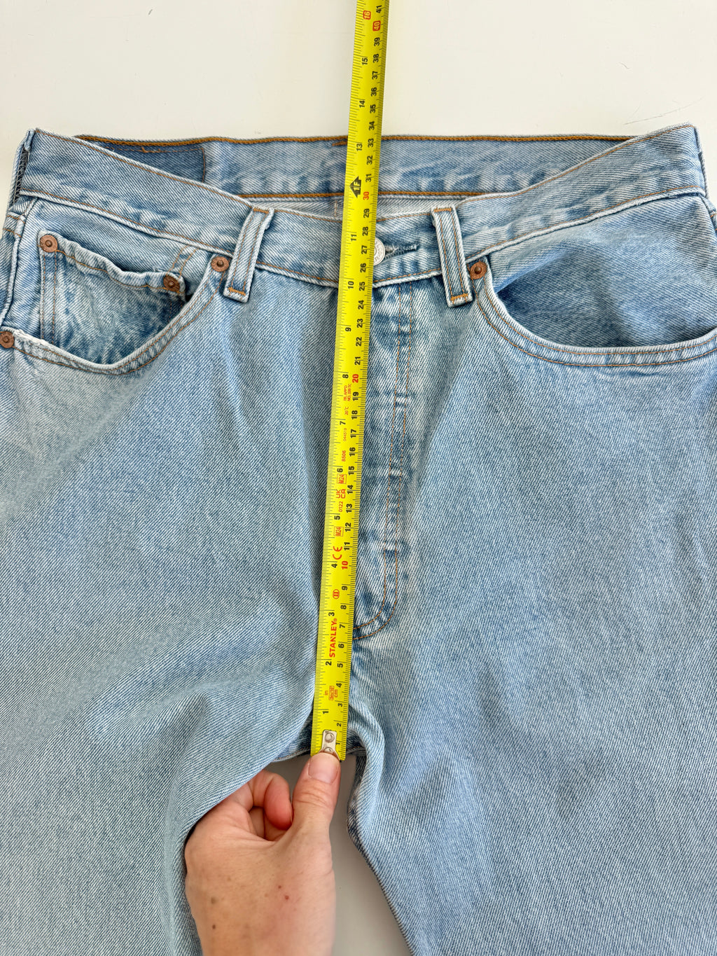W29 L29 vintage Levis 501s 28/29” measured light blue fade denim 90s 501s