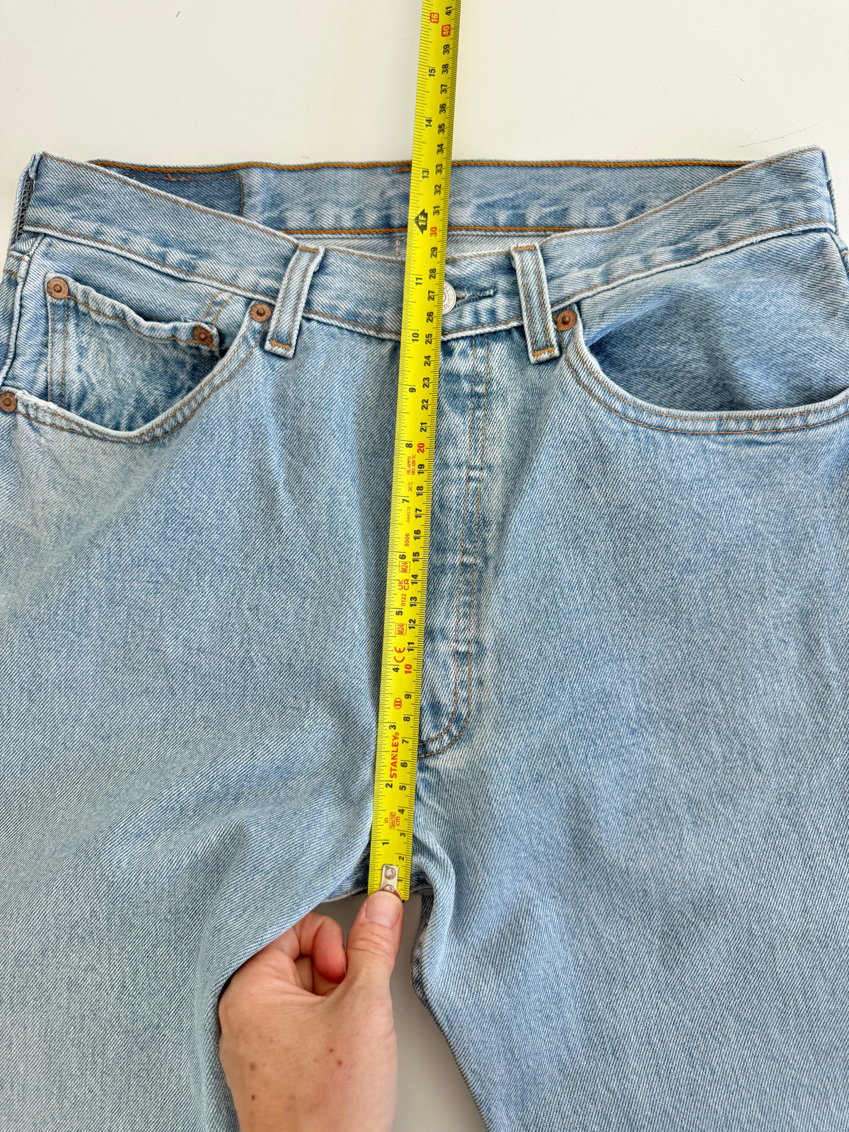 W29 L29 vintage Levis 501s 28/29” measured light blue fade denim 90s 501s