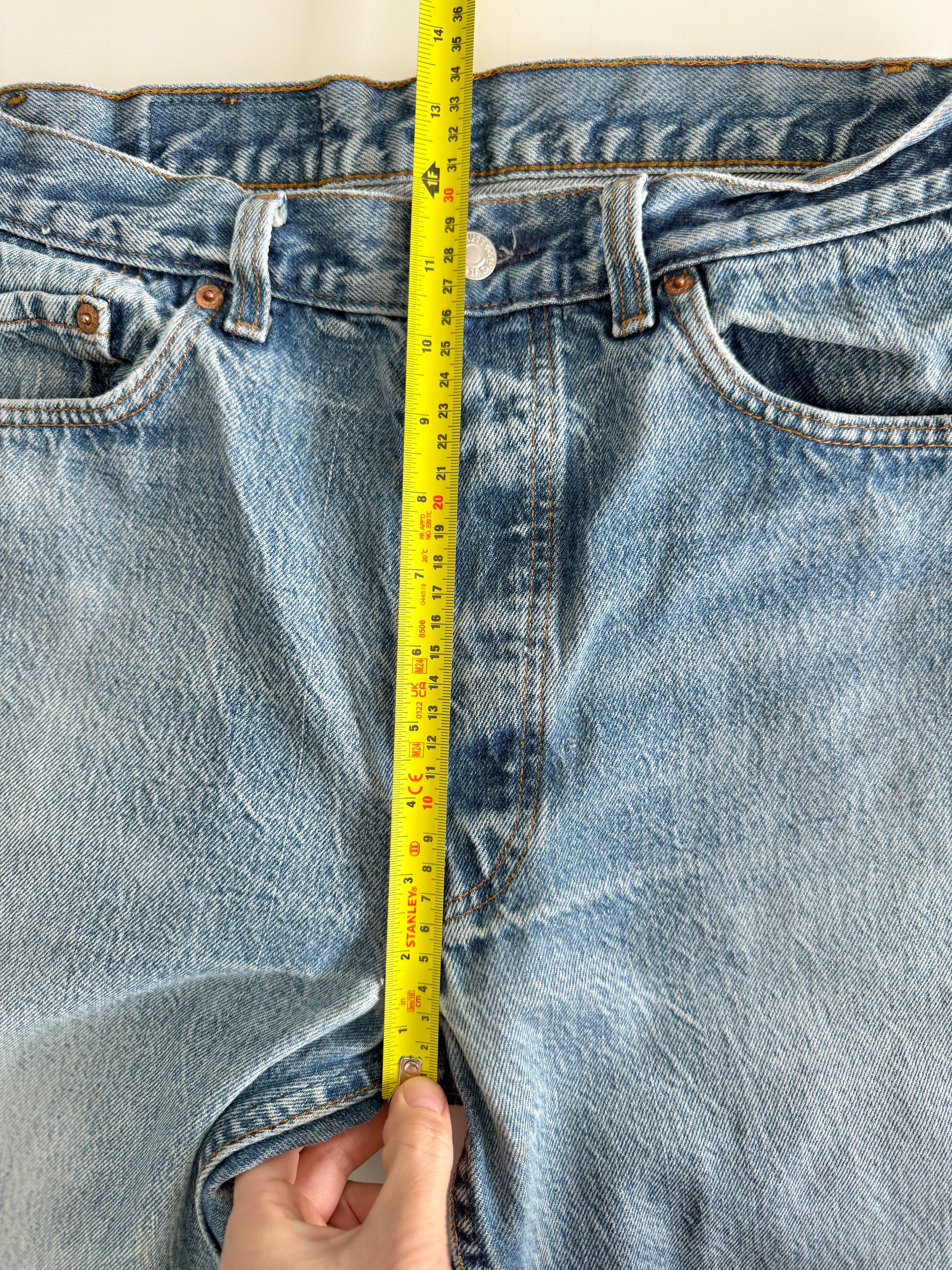 W32 L27 vintage Levis 501 31/32” measured unique faded blue denim 90s USA Levi’s 501s