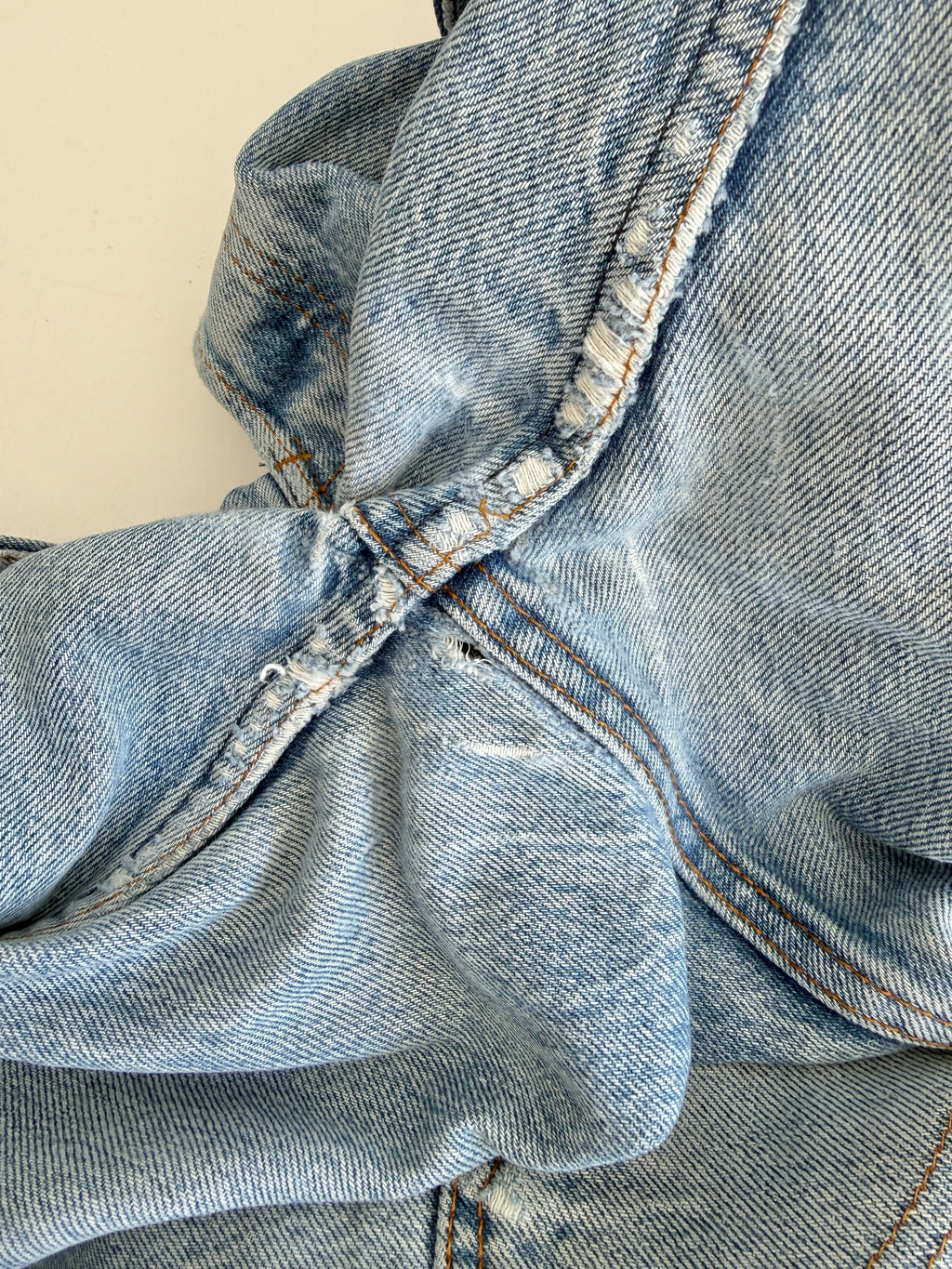 Soft denim W34 L29 vintage Levis 501 33/34” measured waist light faded blue distressed USA 90s 501s