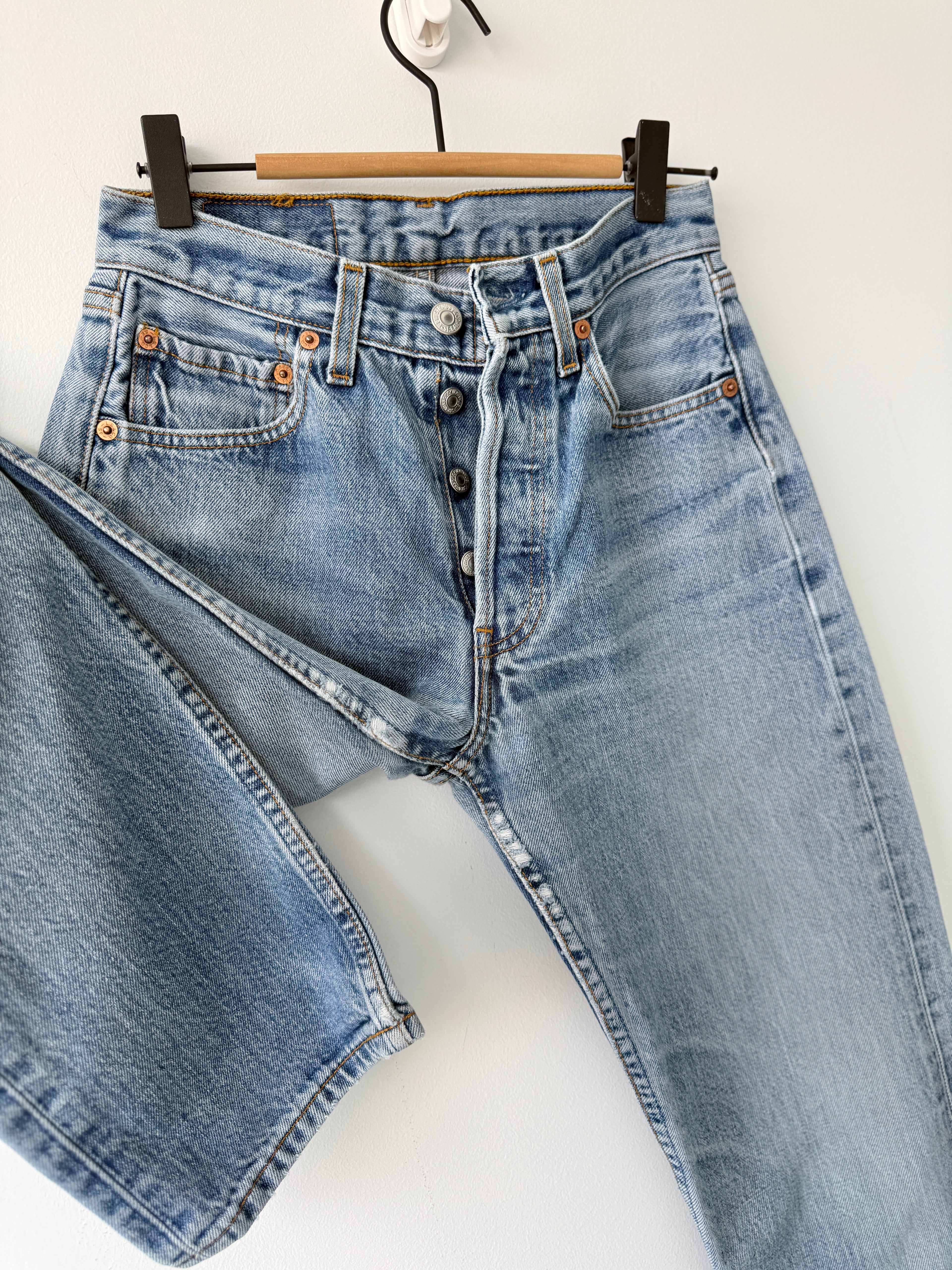 W25 L30 vintage Levis 501 24/25” measured unique faded blue denim 90s Levi’s 501s